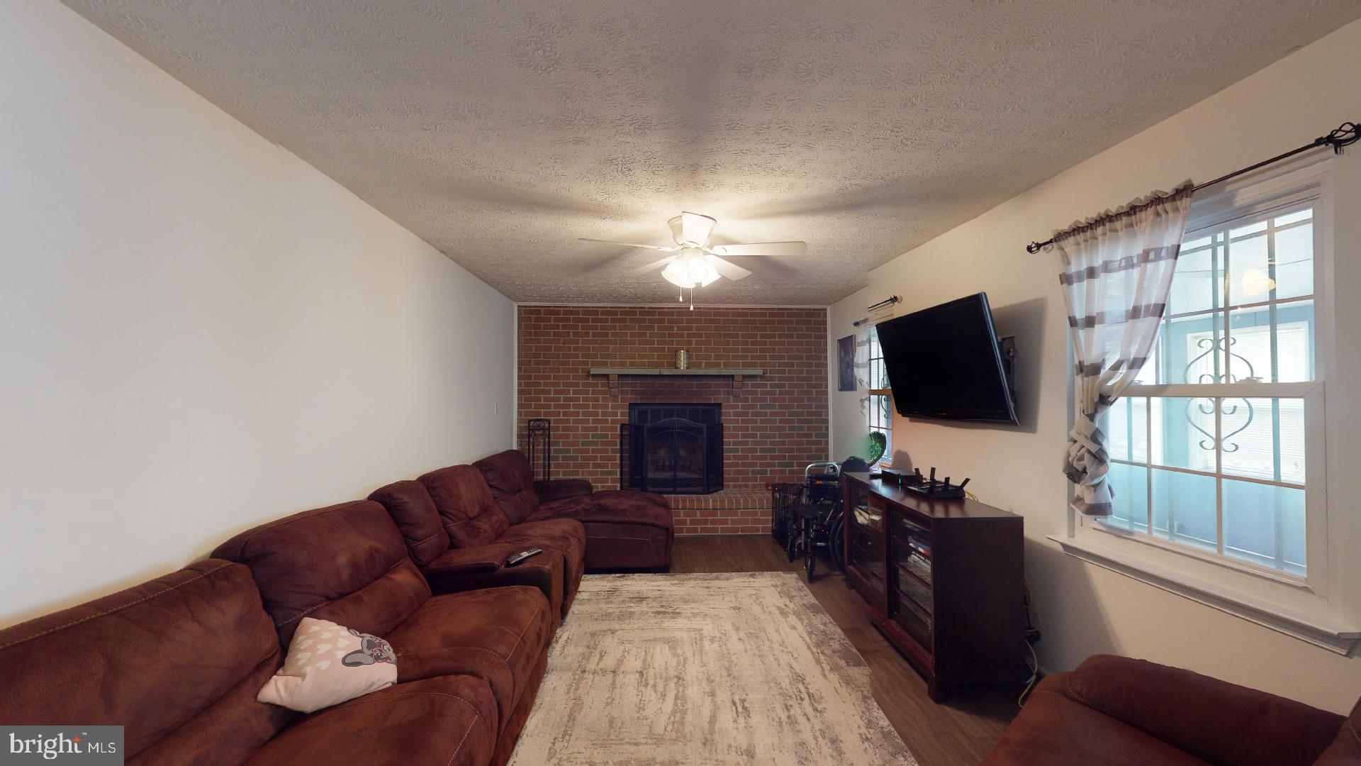 LARGO KNOLLS - Residential