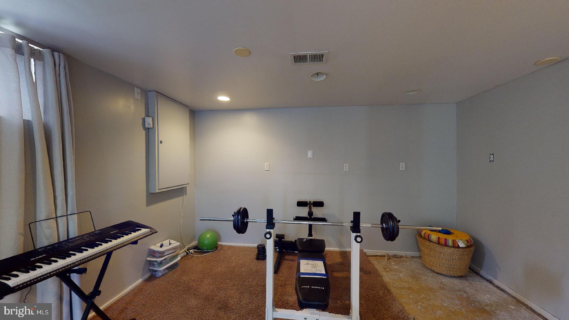 LARGO KNOLLS - Residential