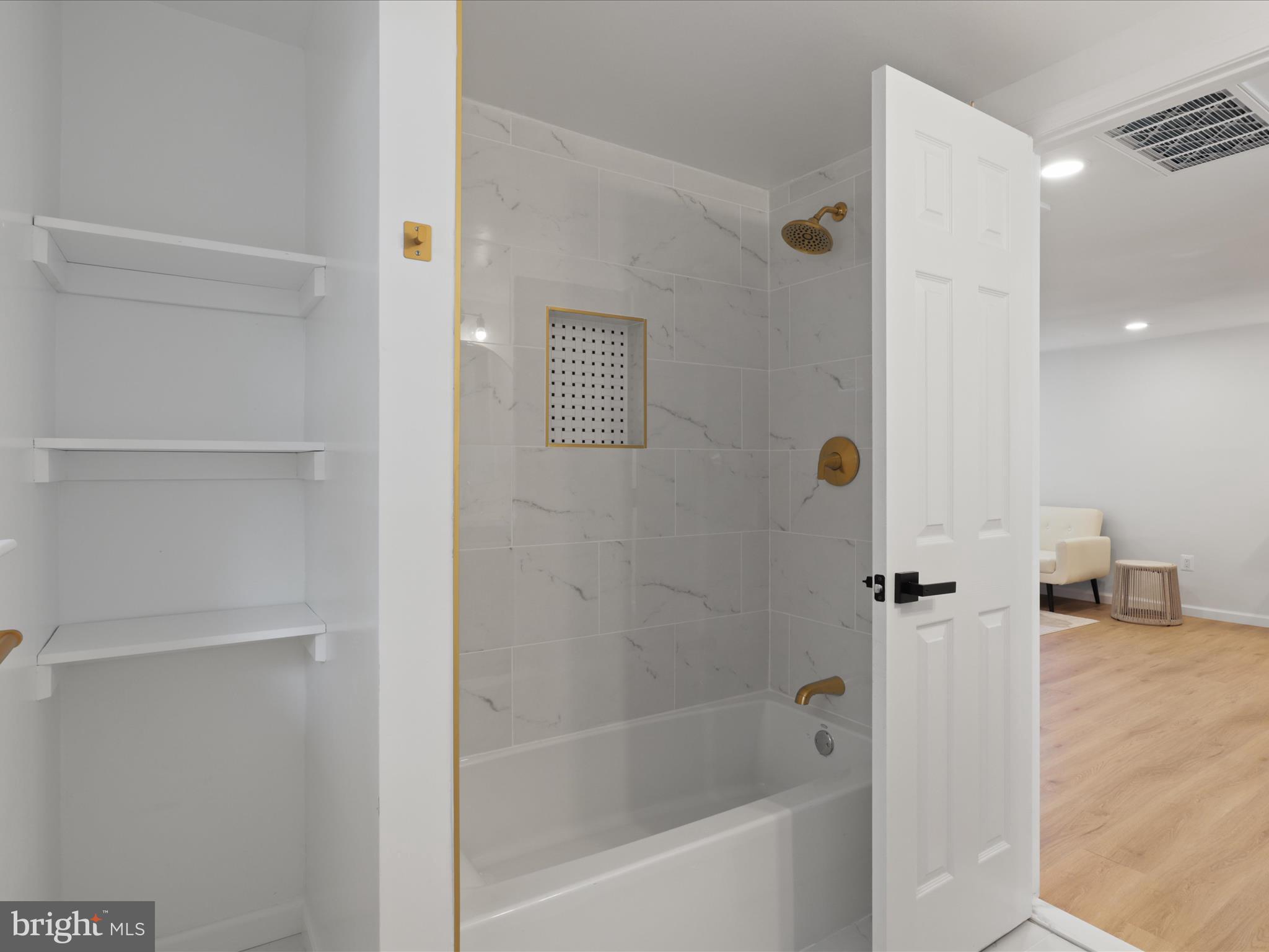 JOHNSONS HILL - Residential