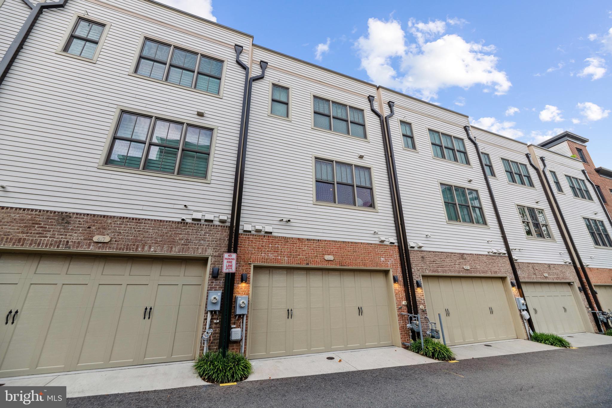 MAJESTY WEST - Residential