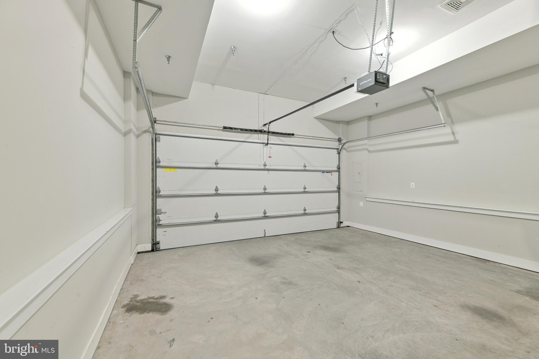 MAJESTY WEST - Residential