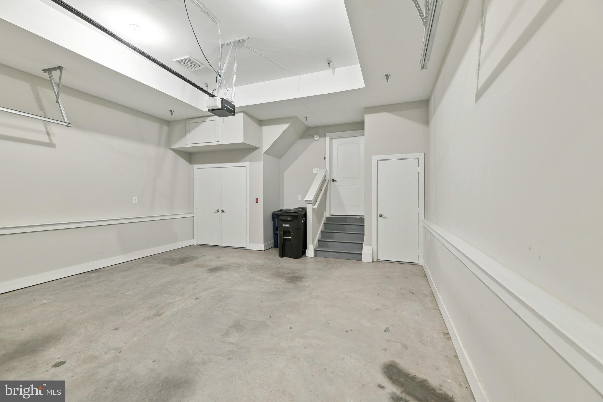 MAJESTY WEST - Residential