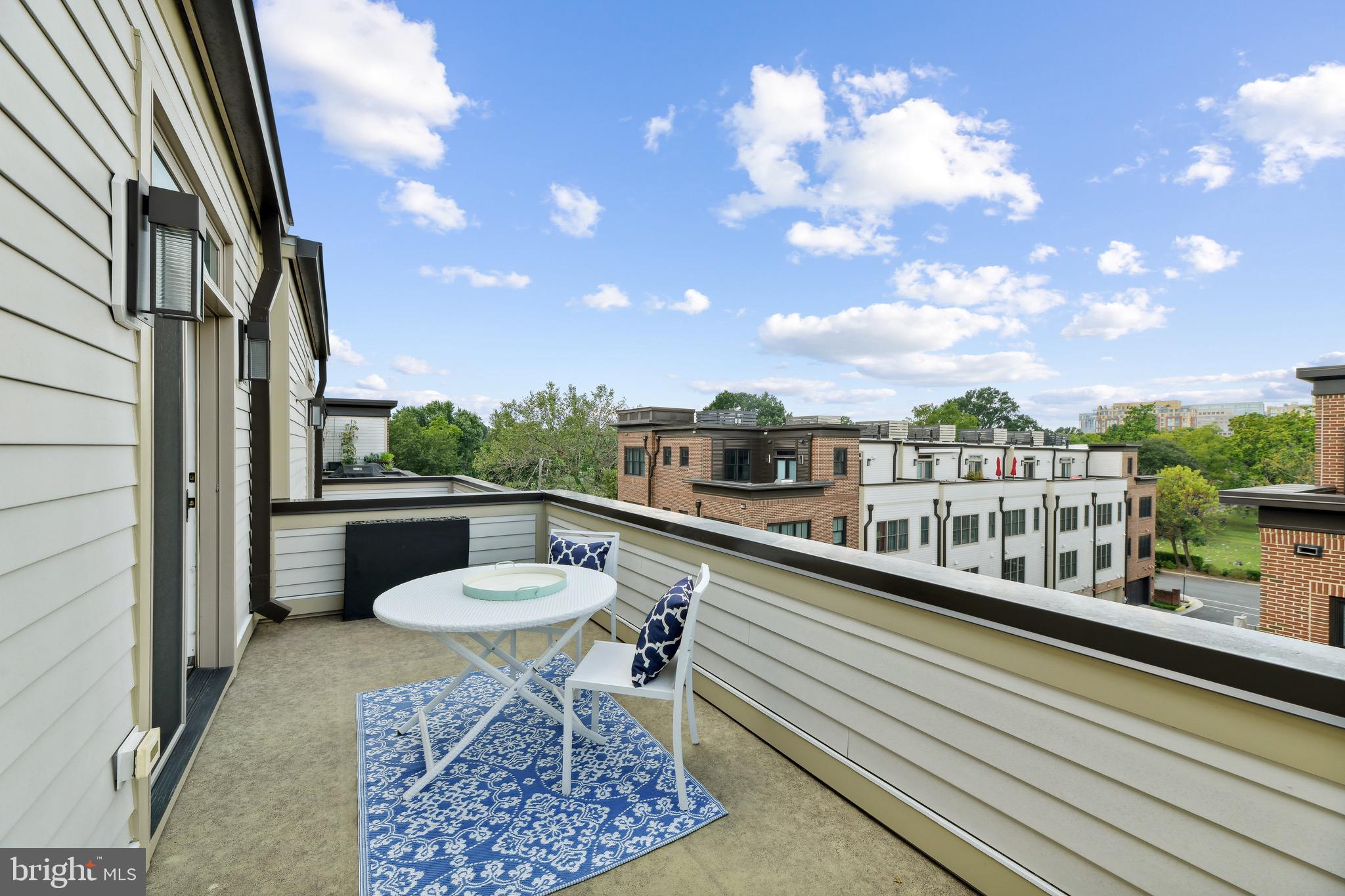 MAJESTY WEST - Residential