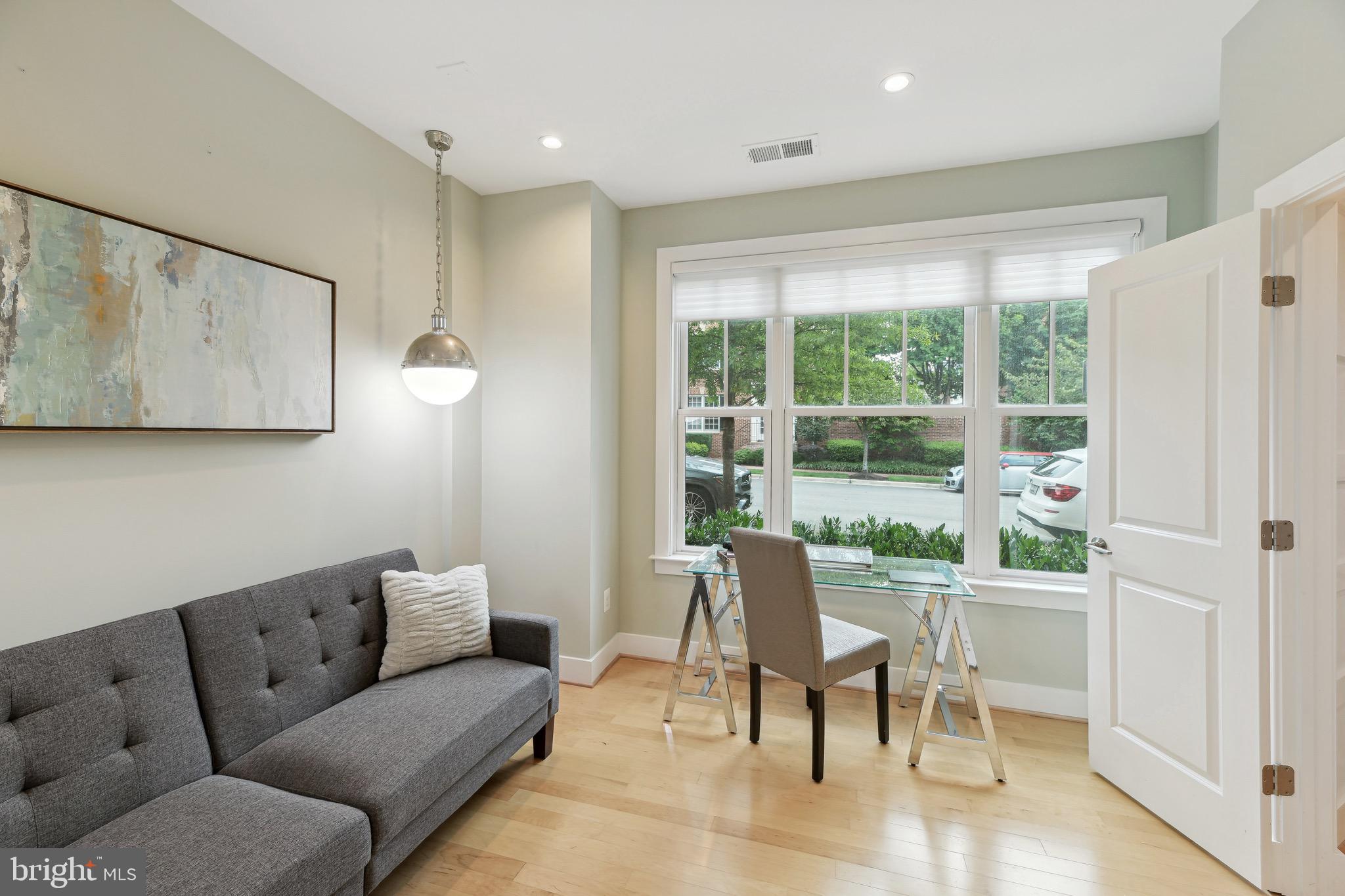 MAJESTY WEST - Residential