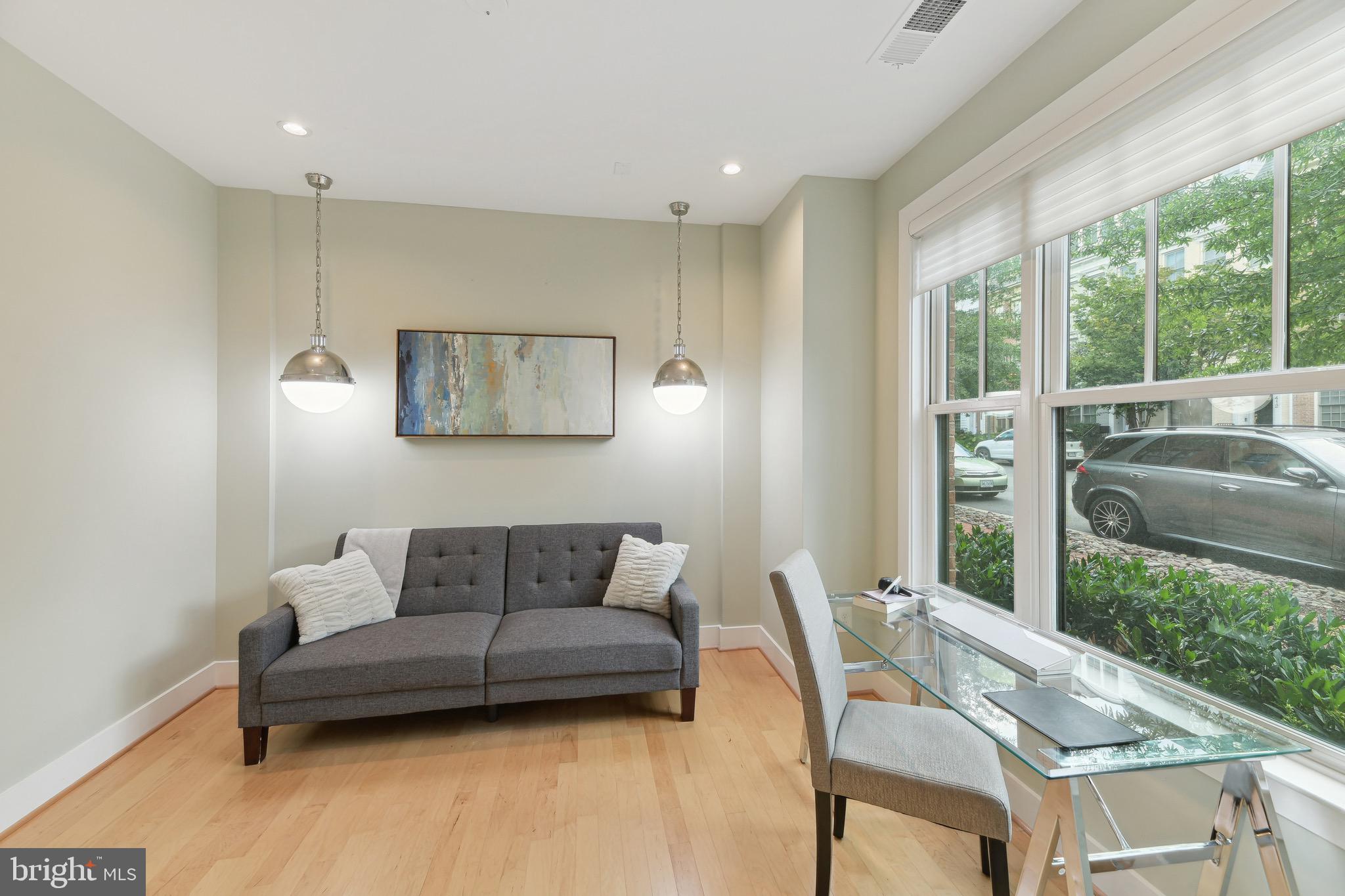 MAJESTY WEST - Residential