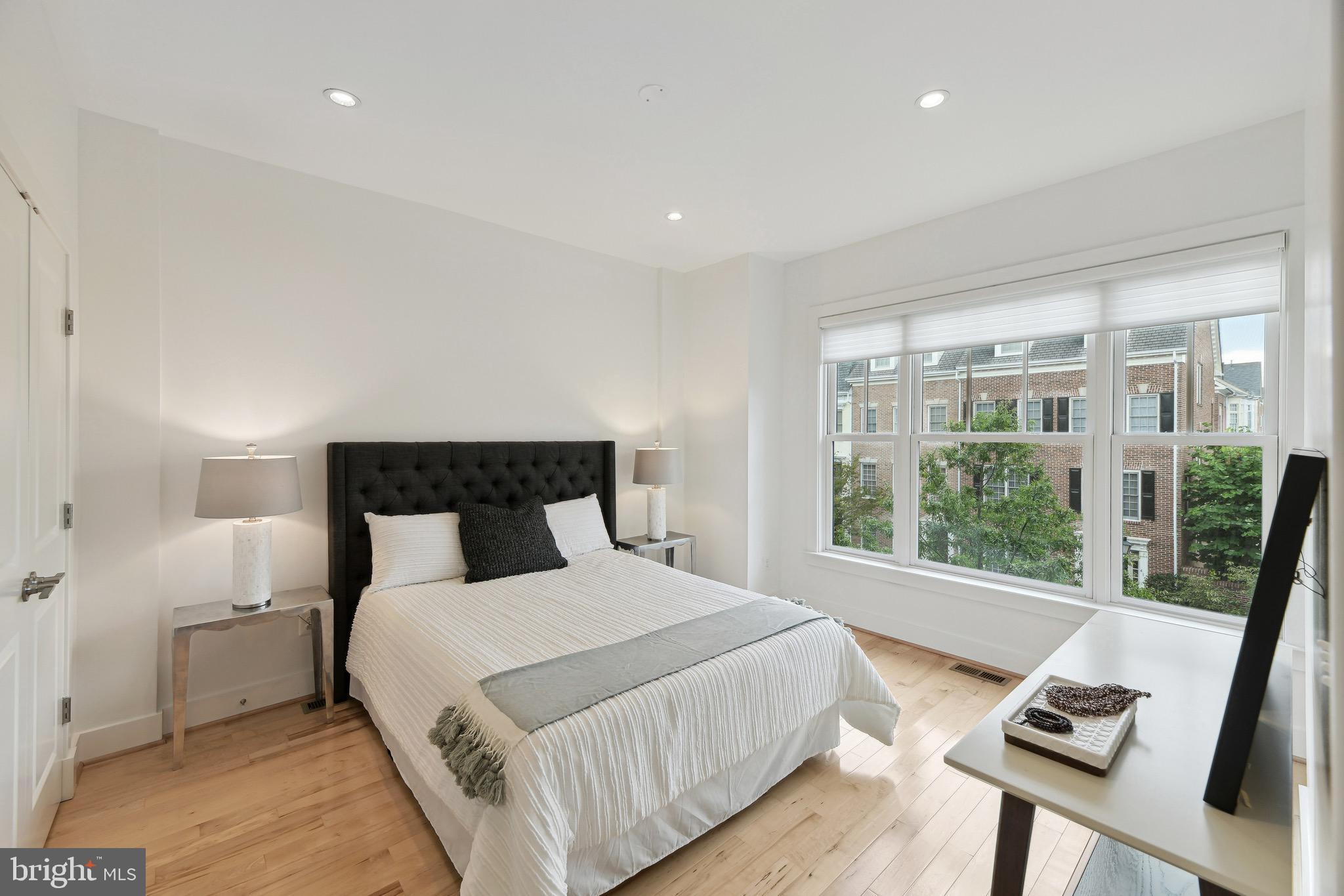 MAJESTY WEST - Residential