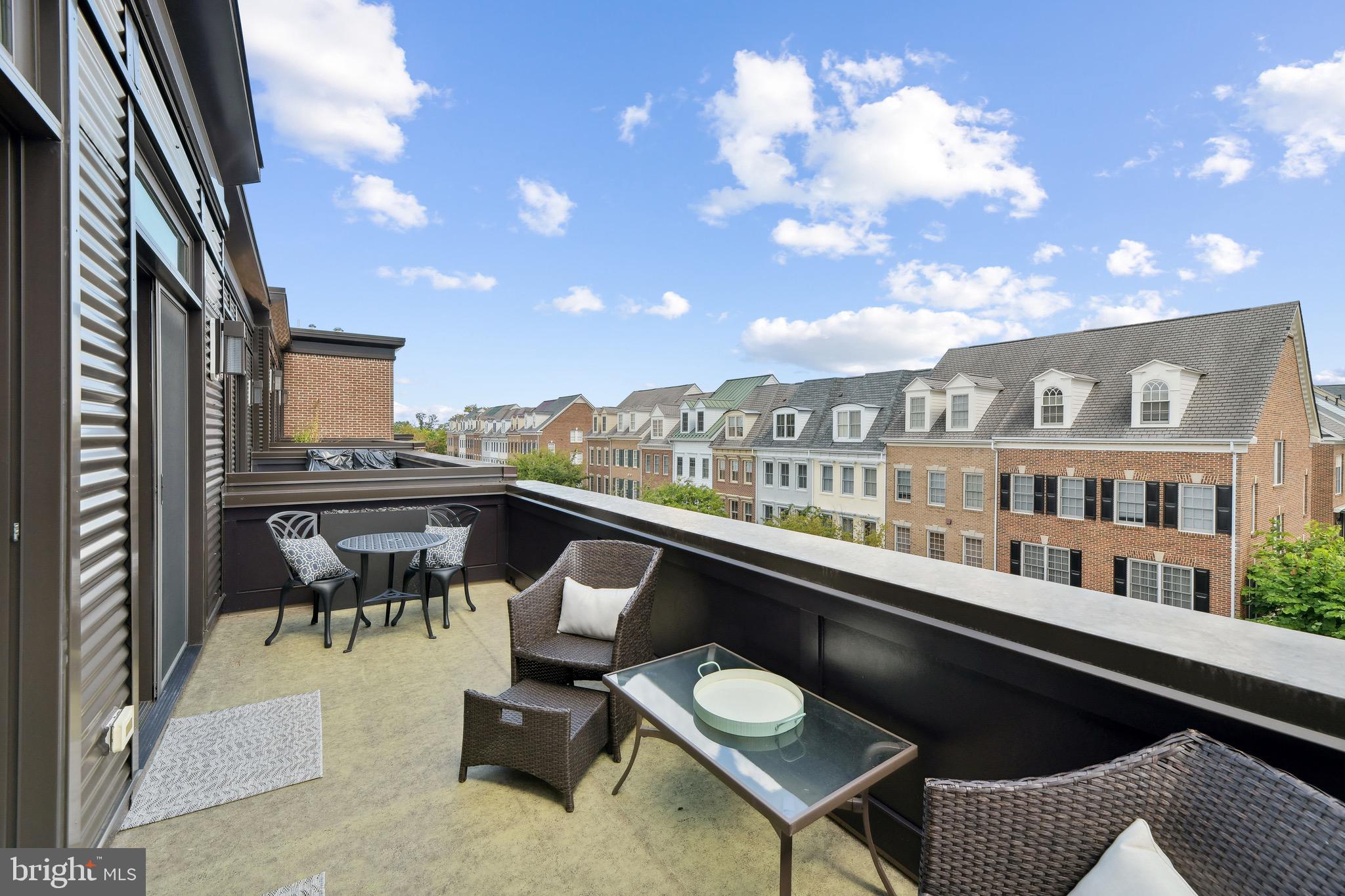 MAJESTY WEST - Residential