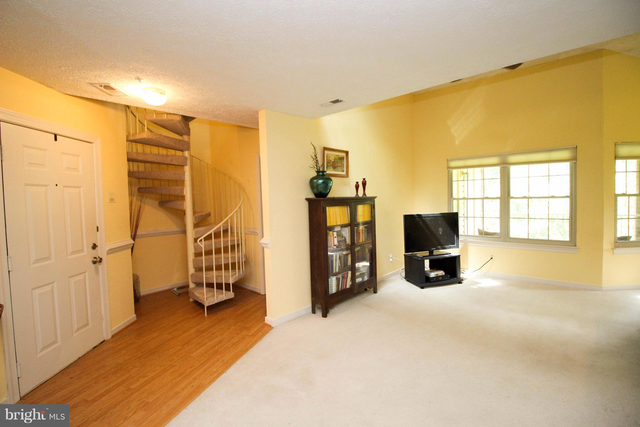 THE COURTYARDS AT POND - Residential