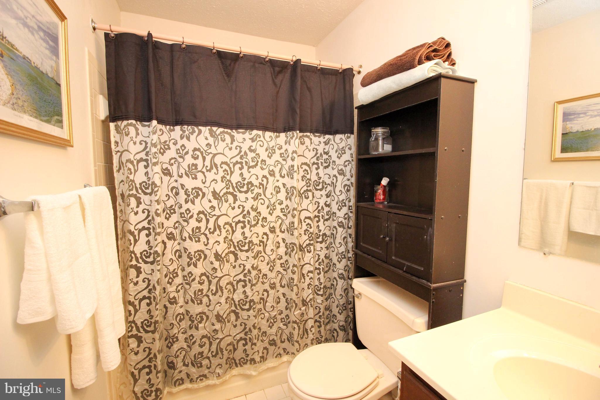 THE COURTYARDS AT POND - Residential