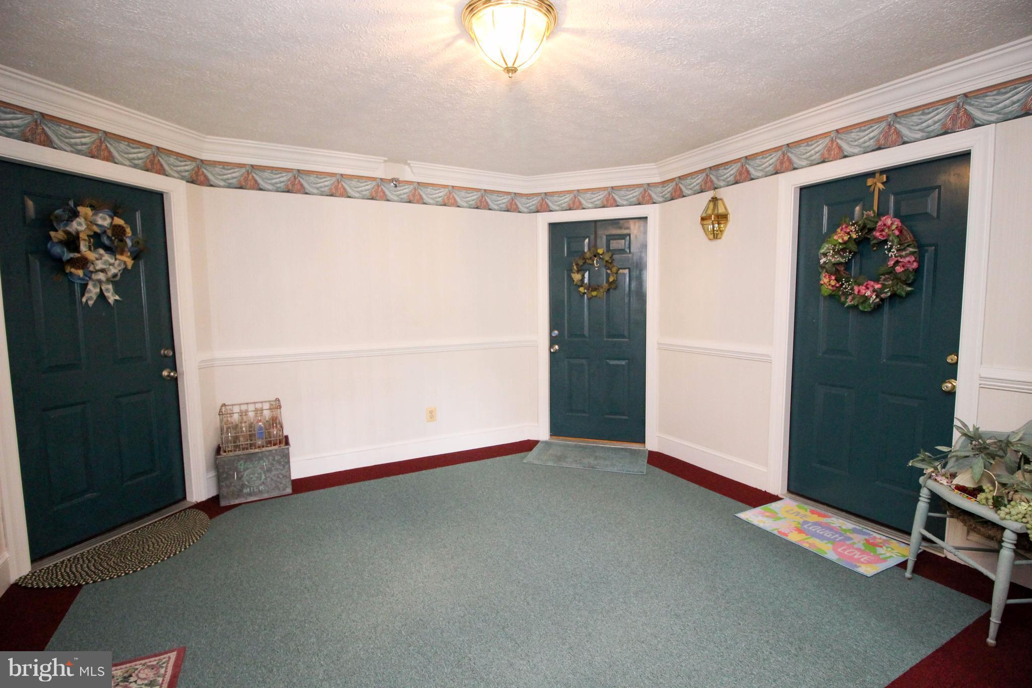 THE COURTYARDS AT POND - Residential