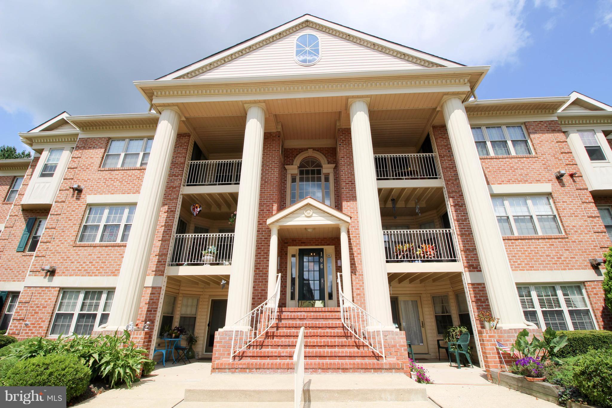 THE COURTYARDS AT POND - Residential