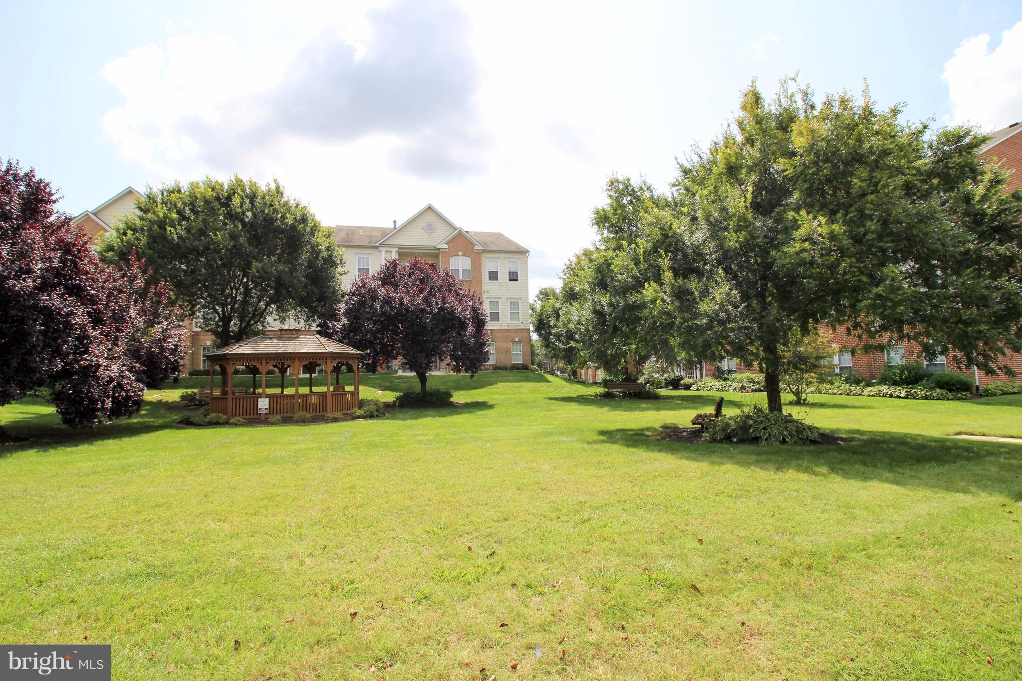 THE COURTYARDS AT POND - Residential