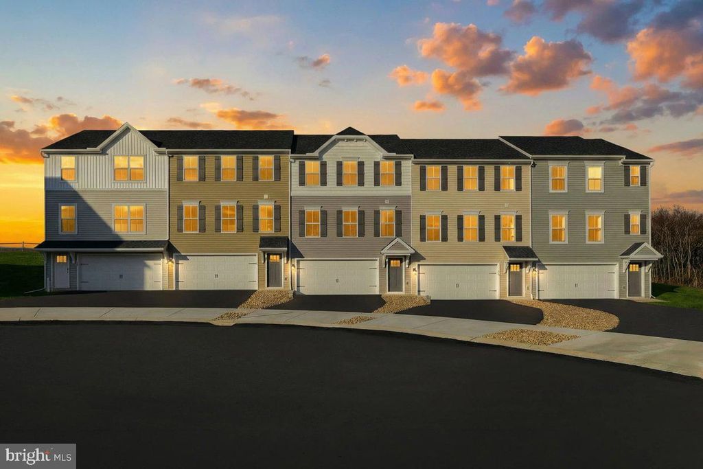 Photo of 730 Fawn Way #LOT 12, PENNSBURG, PA 18073 (MLS # PAMC2164344)