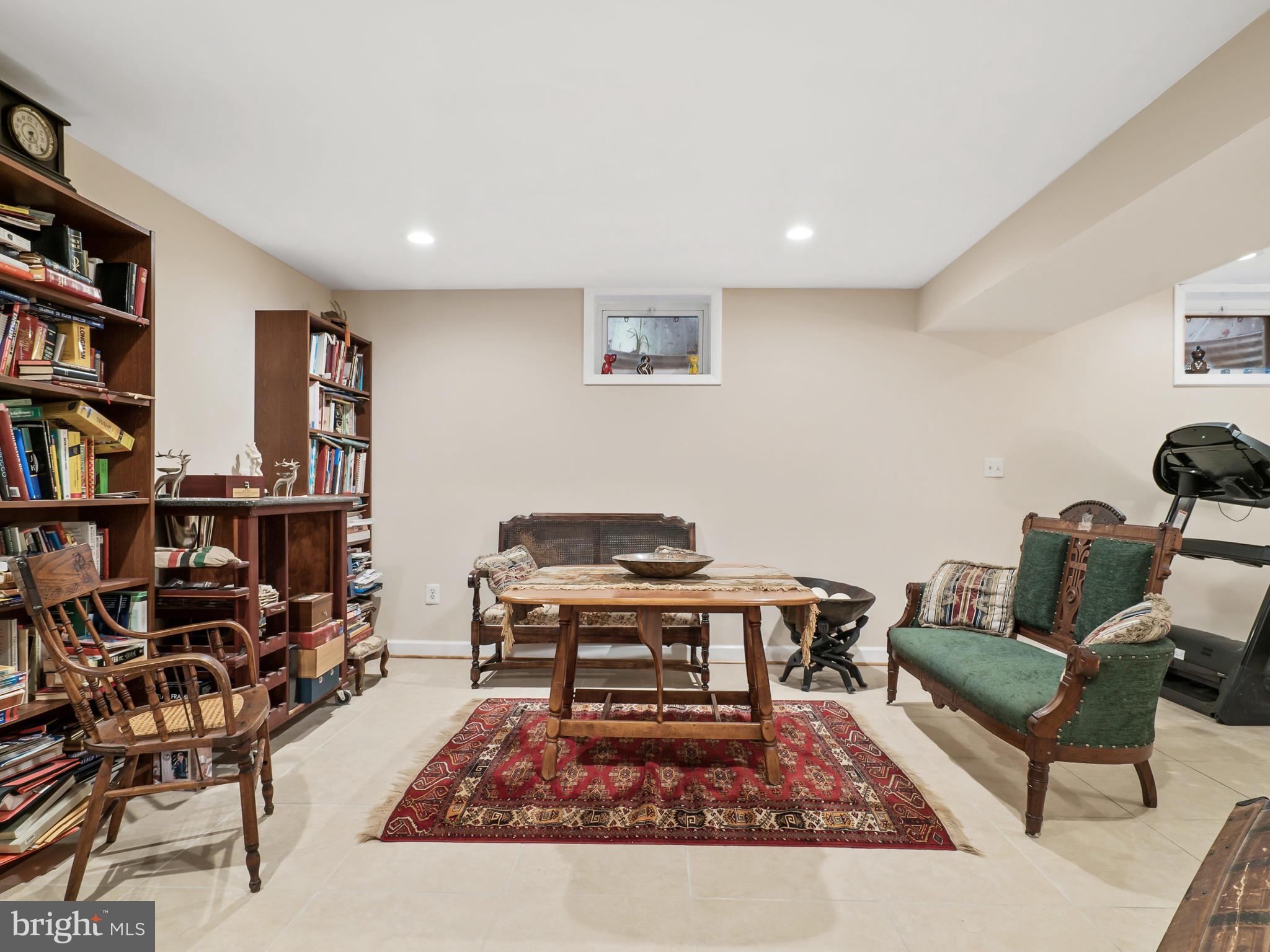 LONGWOOD KNOLLS - Residential Lease