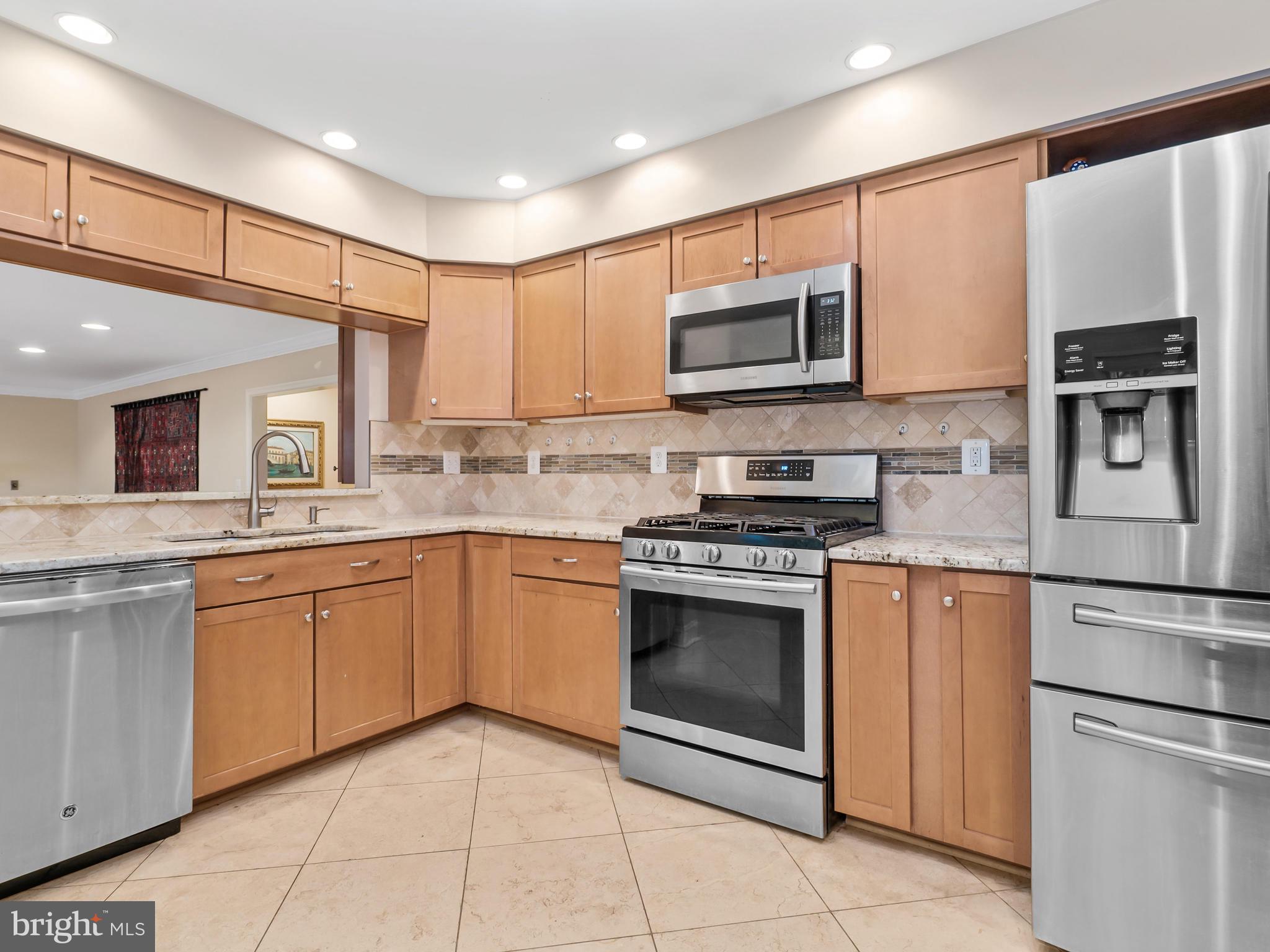 LONGWOOD KNOLLS - Residential Lease