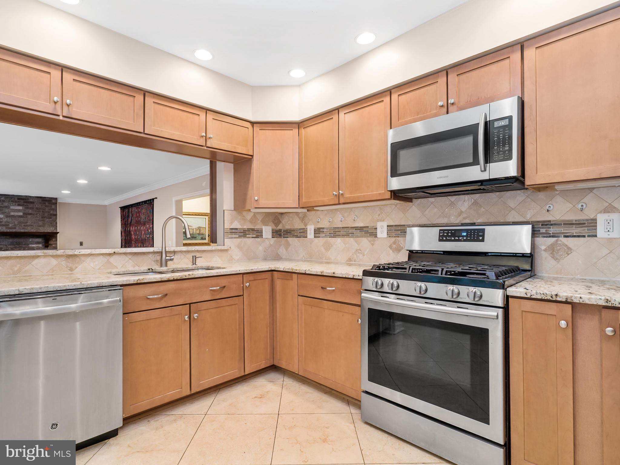 LONGWOOD KNOLLS - Residential Lease