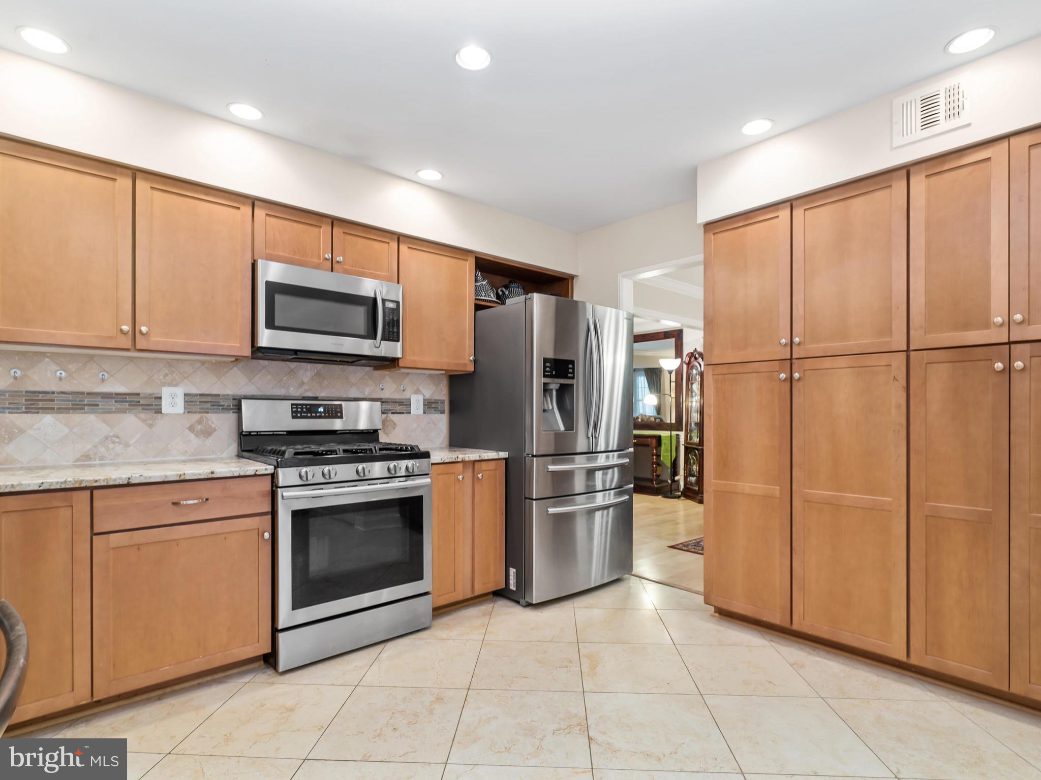 LONGWOOD KNOLLS - Residential Lease