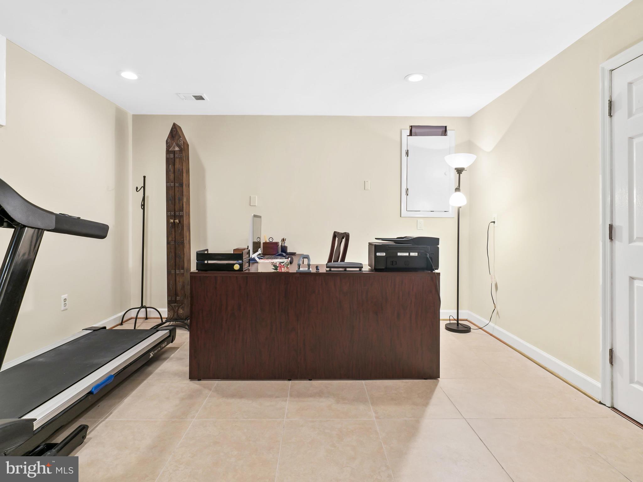 LONGWOOD KNOLLS - Residential Lease