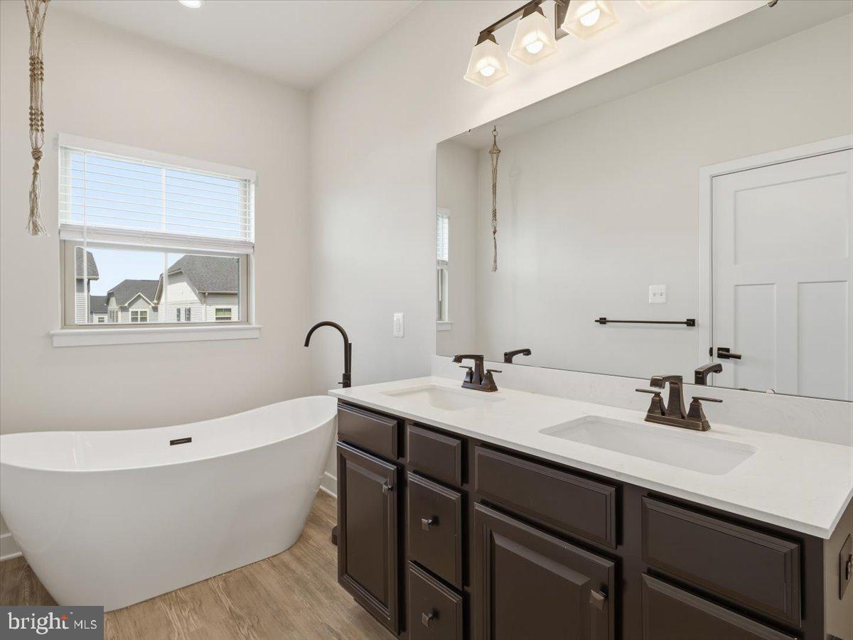 LAKE LINGANORE OAKDALE - Residential