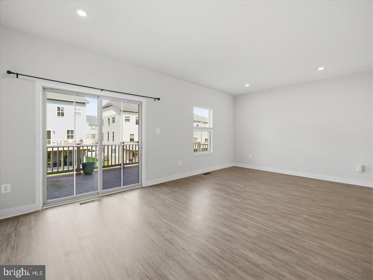 LAKE LINGANORE OAKDALE - Residential