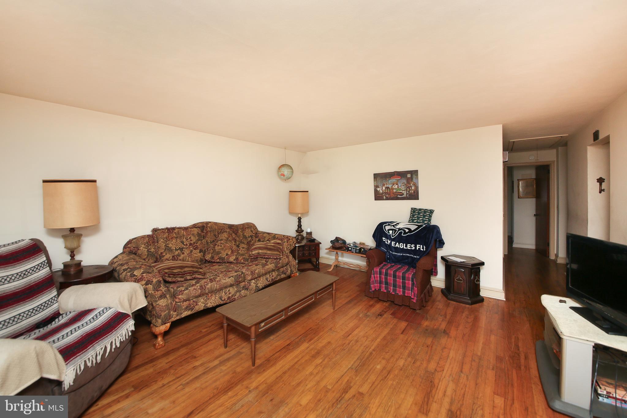 25 E SUMMIT STREET
