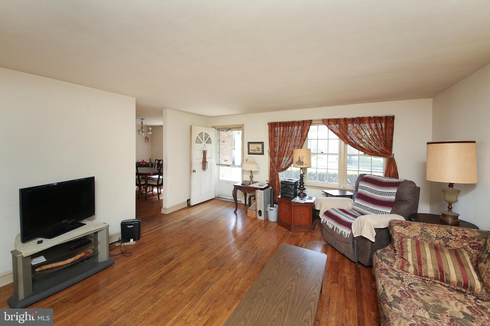 25 E SUMMIT STREET