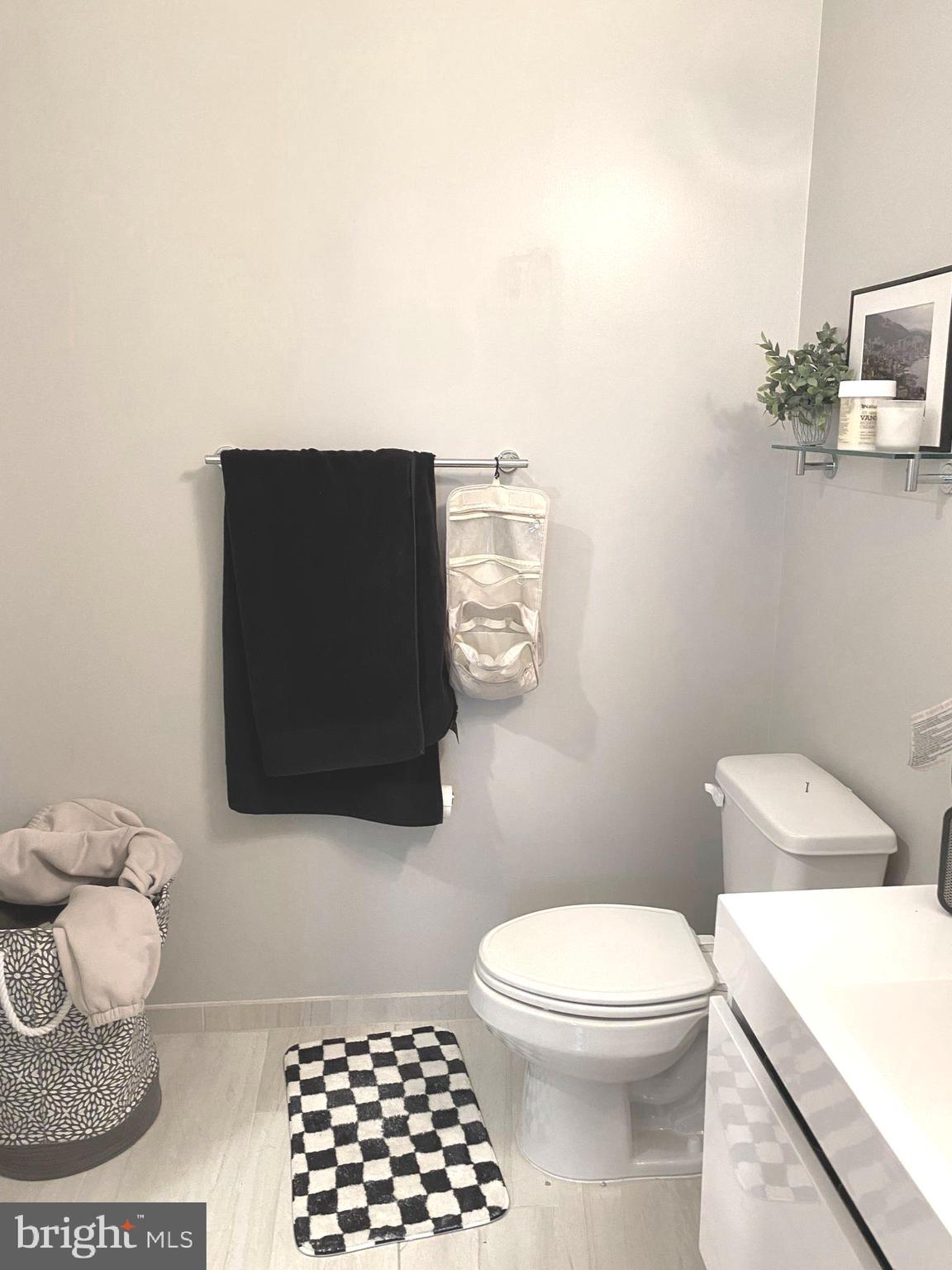 TRAFALGAR FLATS - Residential Lease