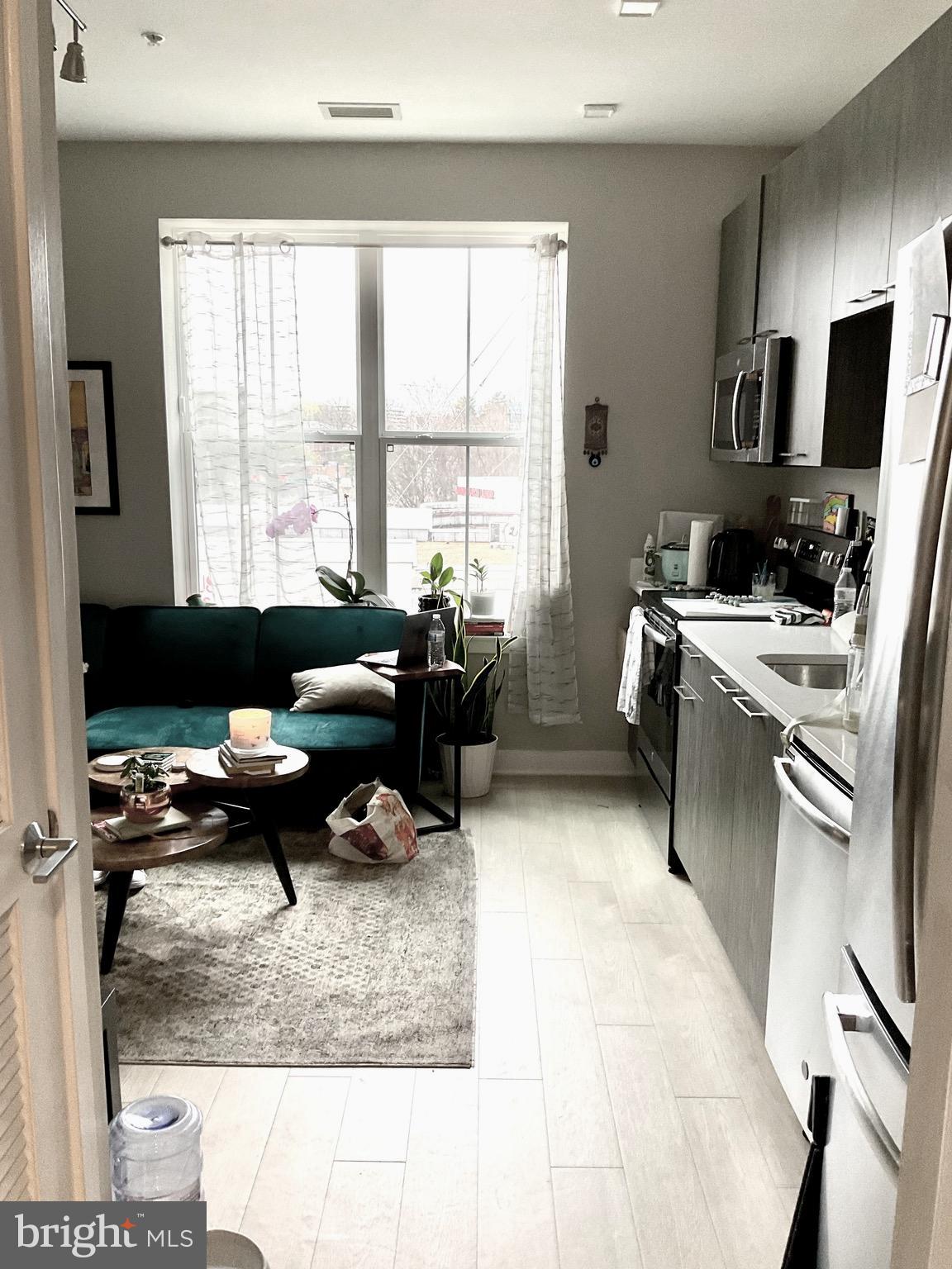 TRAFALGAR FLATS - Residential Lease