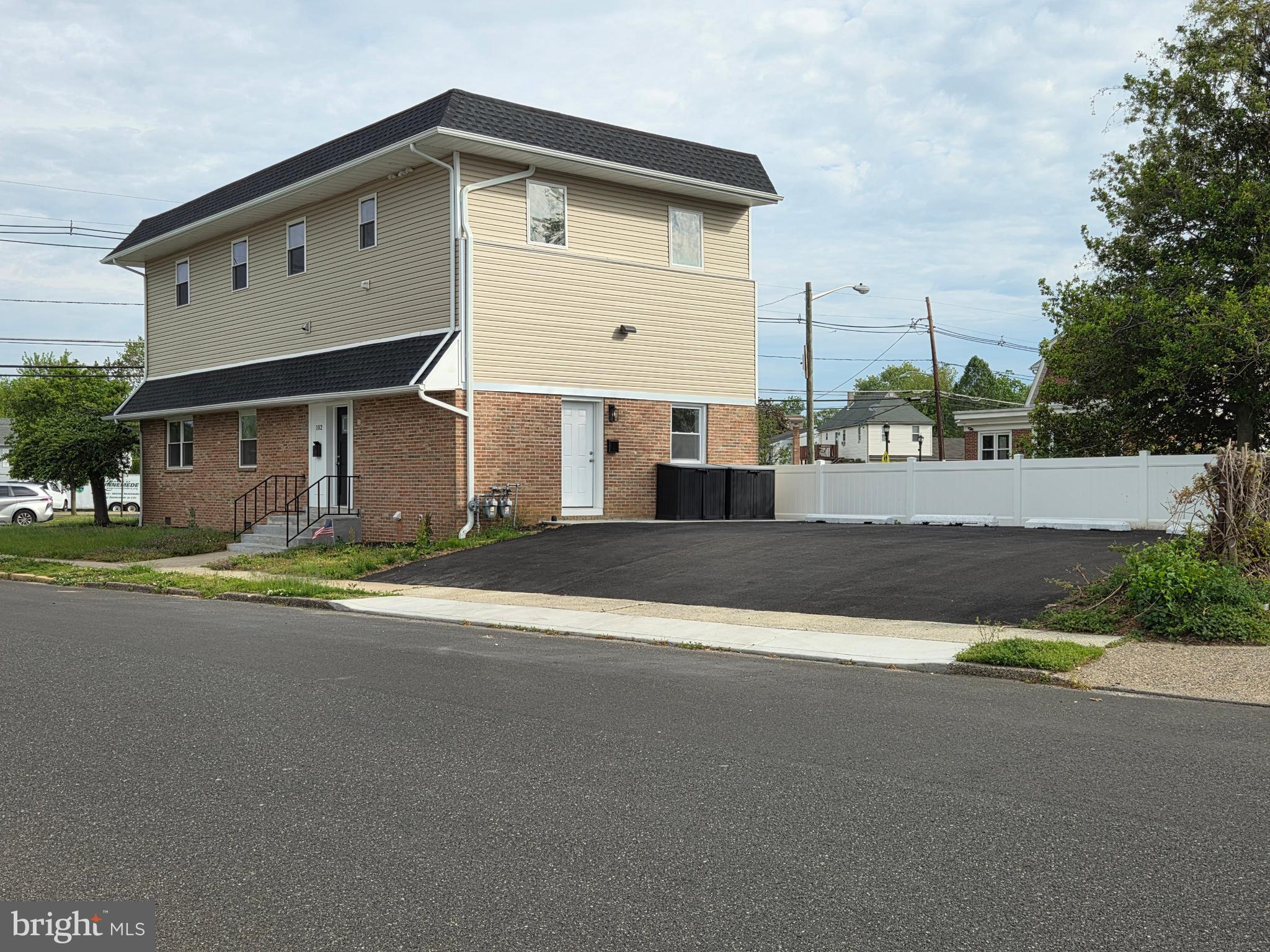 102 E CLEMENTS BRIDGE ROAD 2