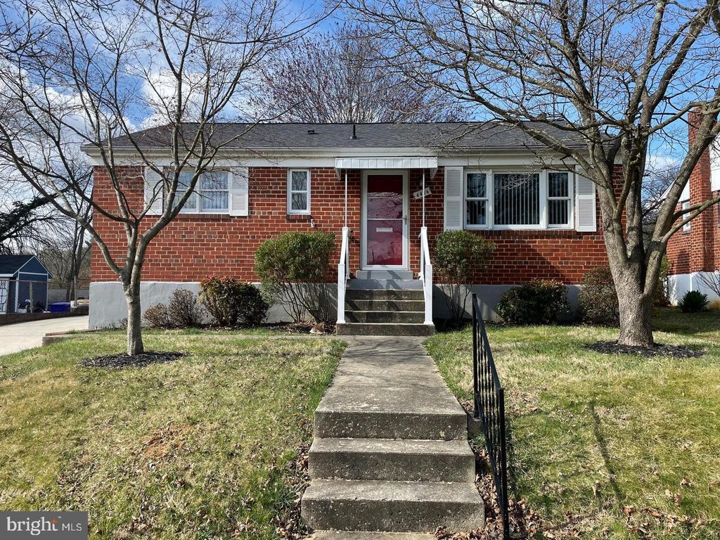 Photo of 4426 Hallet Street, ROCKVILLE, MD 20853 (MLS # MDMC2206244)