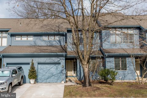 Photo of 9 Sturbridge Court, LAMBERTVILLE, NJ 08530 (MLS # NJHT2004336)