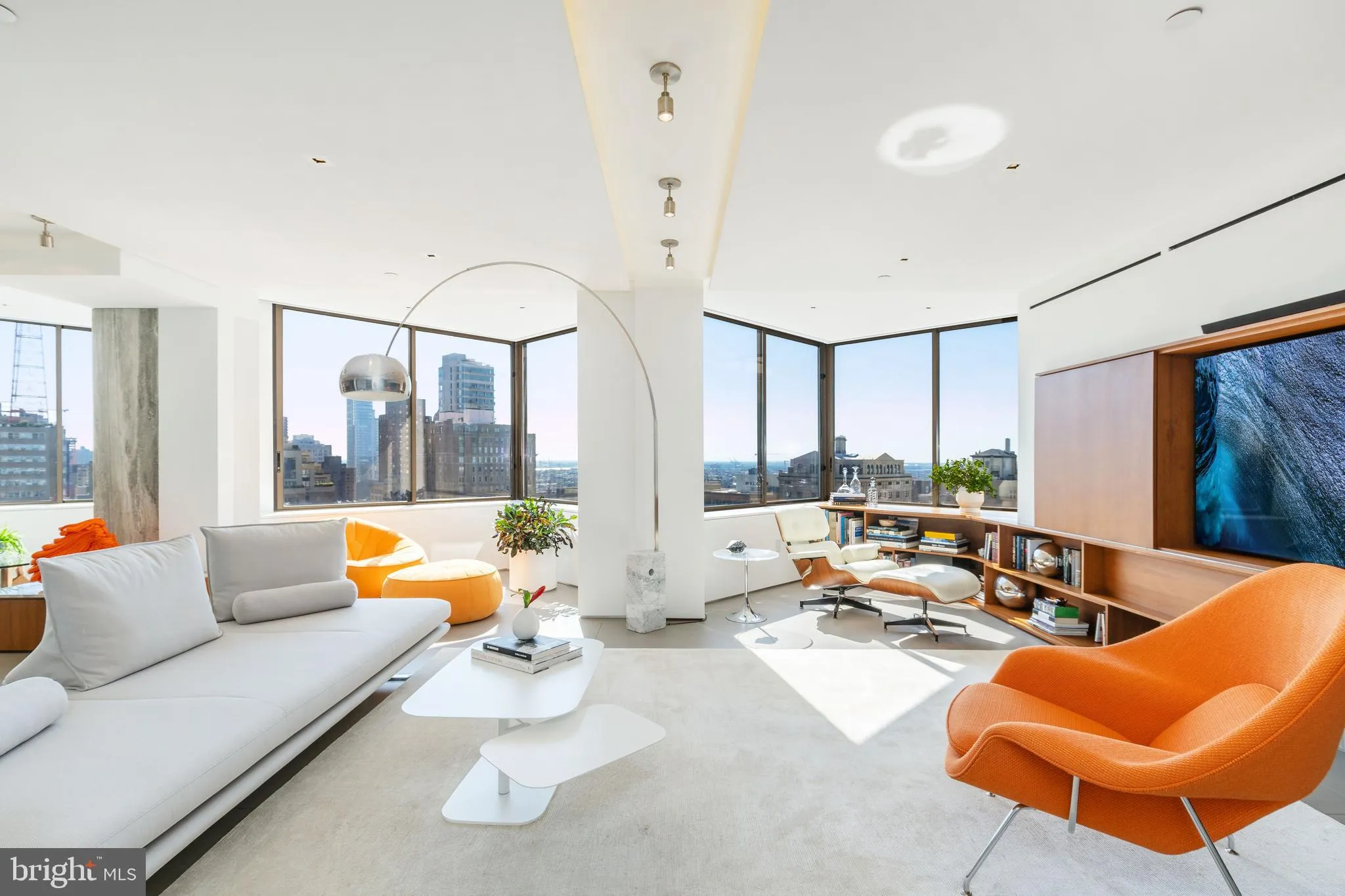 Philadelphia, Pennsylvania 19103, United States, 3 Bedrooms Bedrooms, ,4 BathroomsBathrooms,Residential,Active,168035