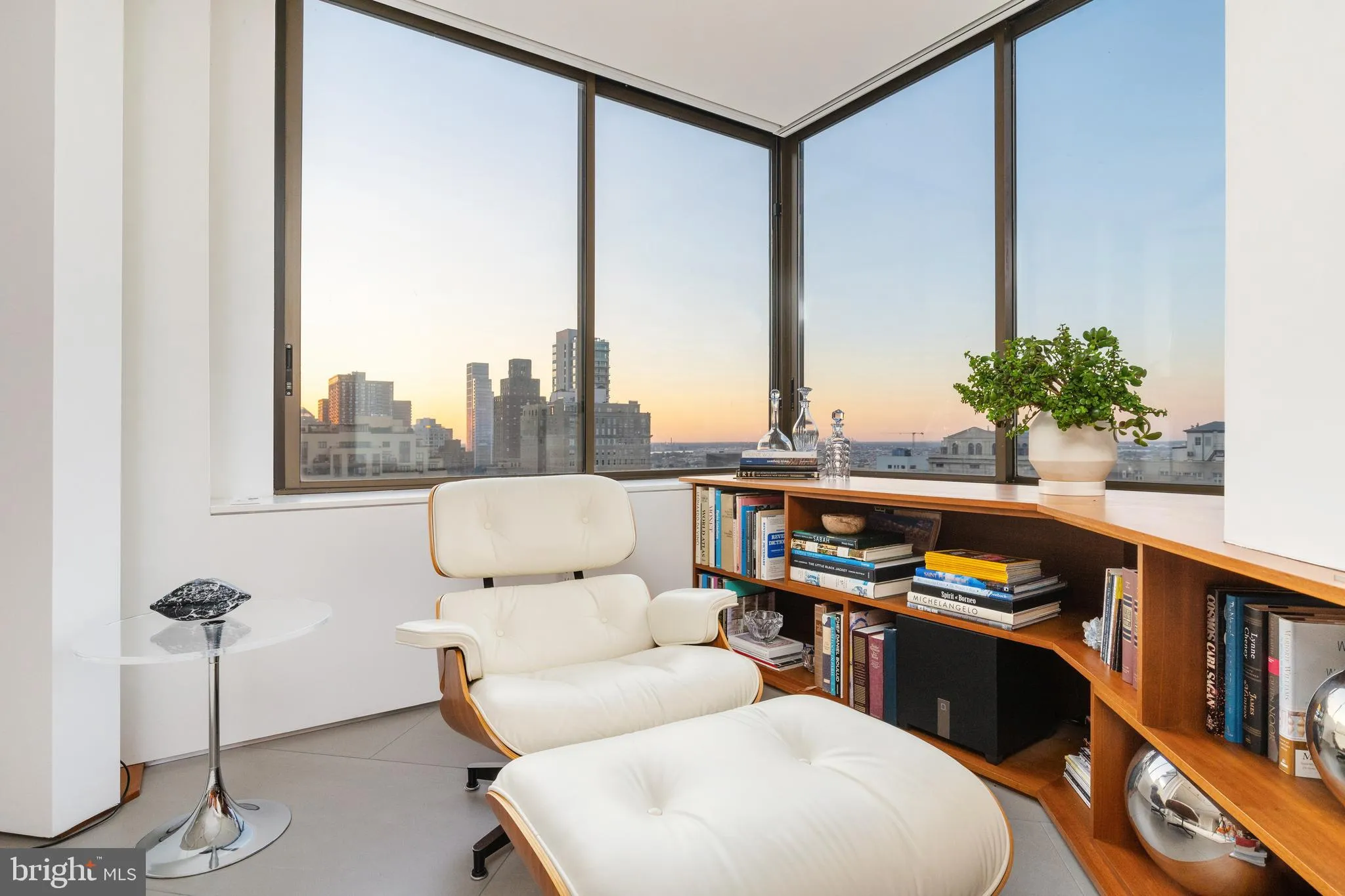 Philadelphia, Pennsylvania 19103, United States, 3 Bedrooms Bedrooms, ,4 BathroomsBathrooms,Residential,Active,168035