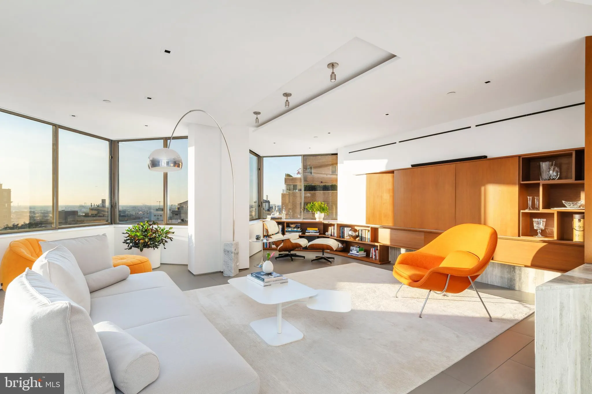 Philadelphia, Pennsylvania 19103, United States, 3 Bedrooms Bedrooms, ,4 BathroomsBathrooms,Residential,Active,168035