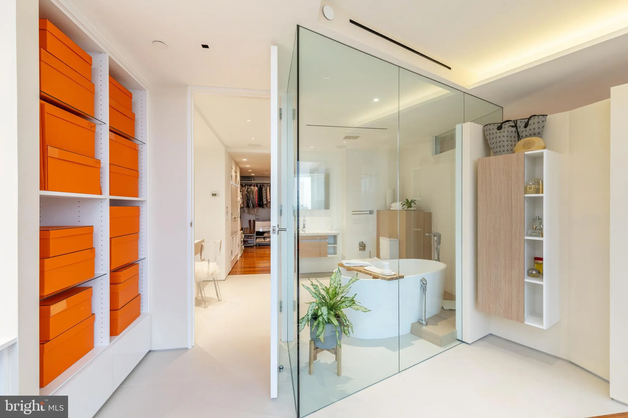 Philadelphia, Pennsylvania 19103, United States, 3 Bedrooms Bedrooms, ,4 BathroomsBathrooms,Residential,Active,168035