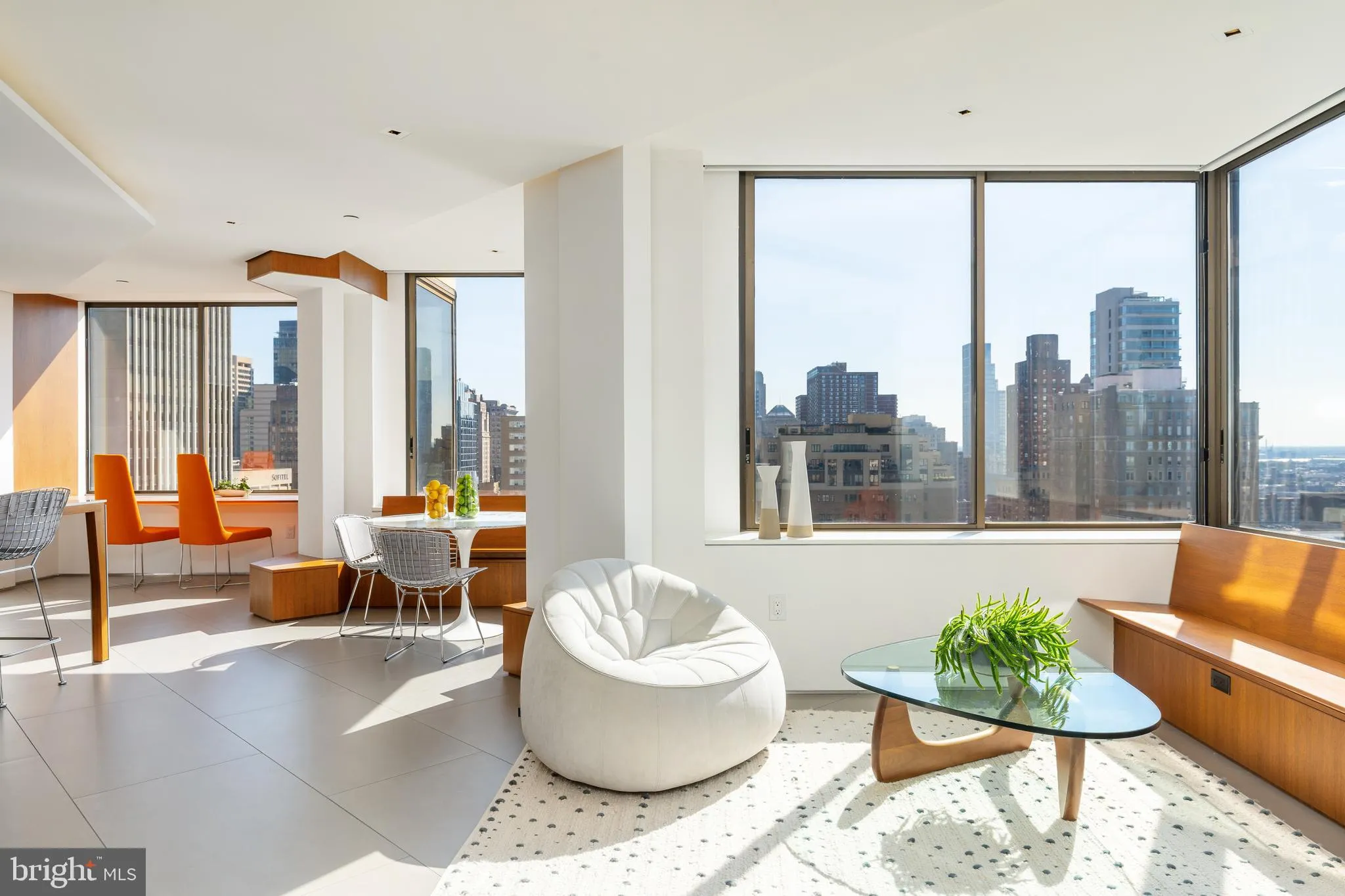 Philadelphia, Pennsylvania 19103, United States, 3 Bedrooms Bedrooms, ,4 BathroomsBathrooms,Residential,Active,168035