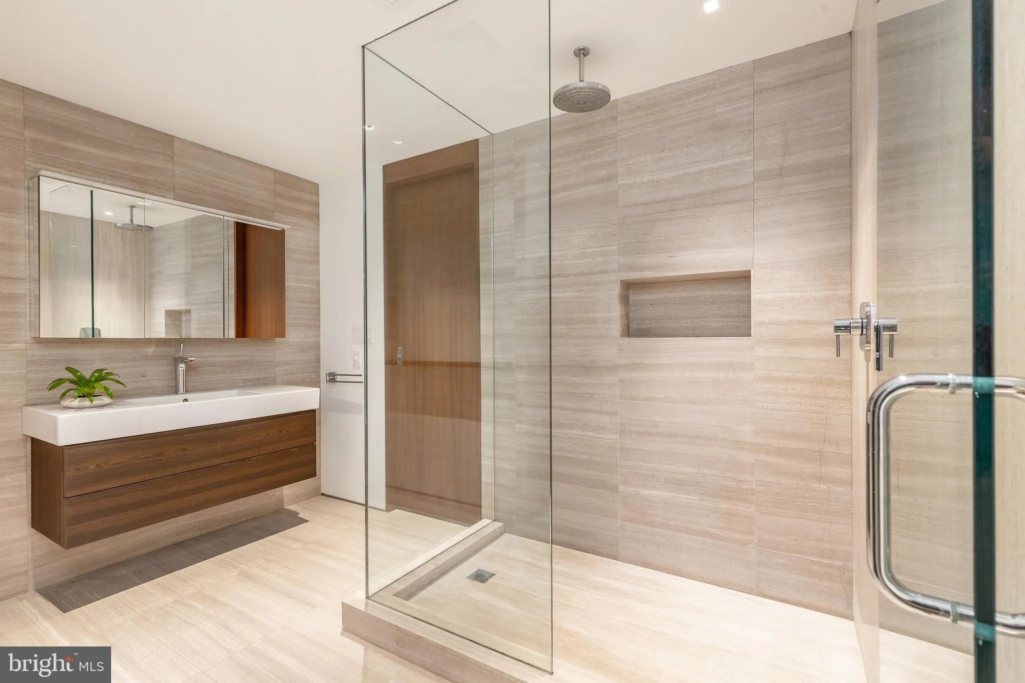 Philadelphia, Pennsylvania 19103, United States, 3 Bedrooms Bedrooms, ,4 BathroomsBathrooms,Residential,Active,168035