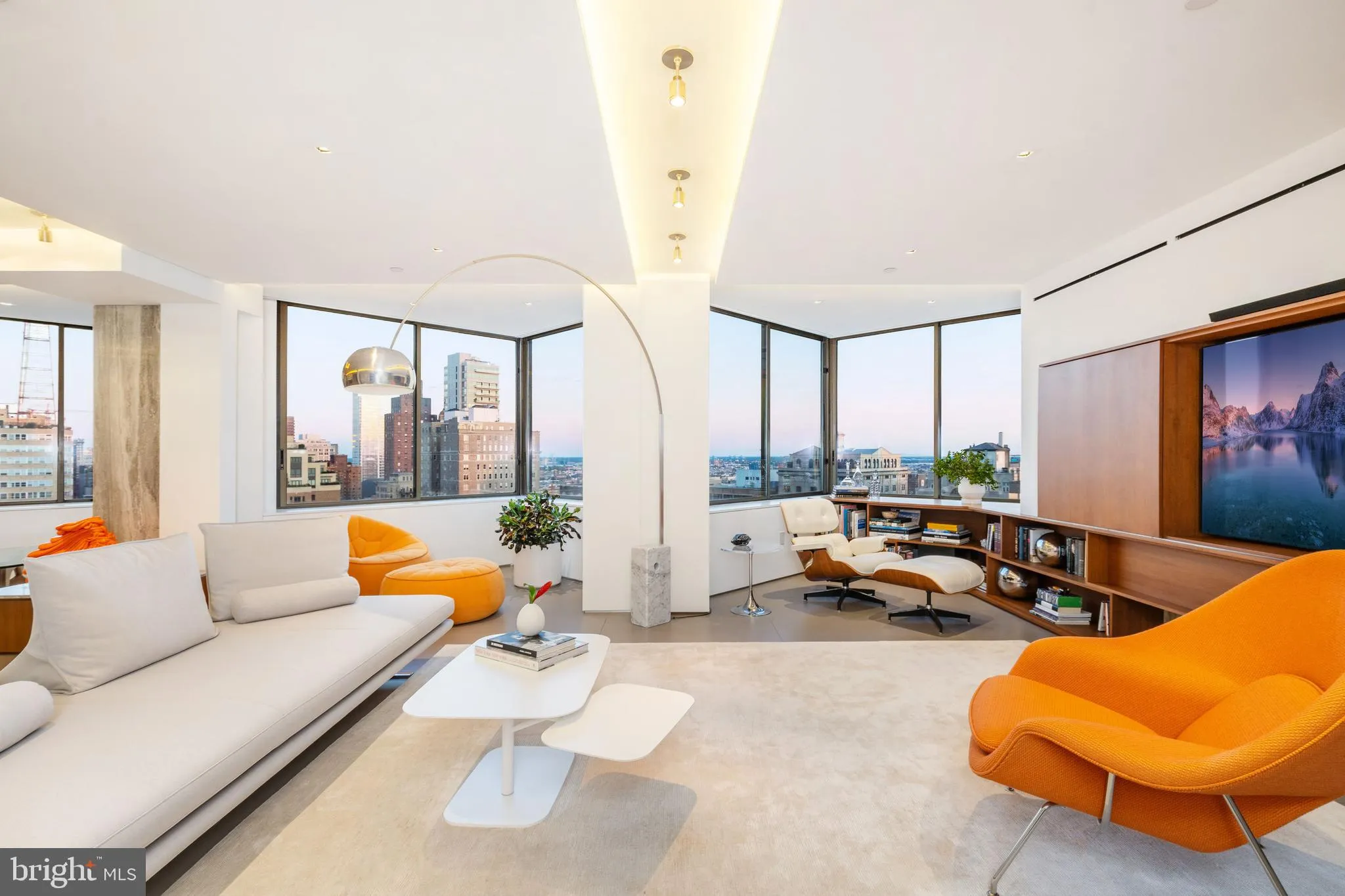 Philadelphia, Pennsylvania 19103, United States, 3 Bedrooms Bedrooms, ,4 BathroomsBathrooms,Residential,Active,168035