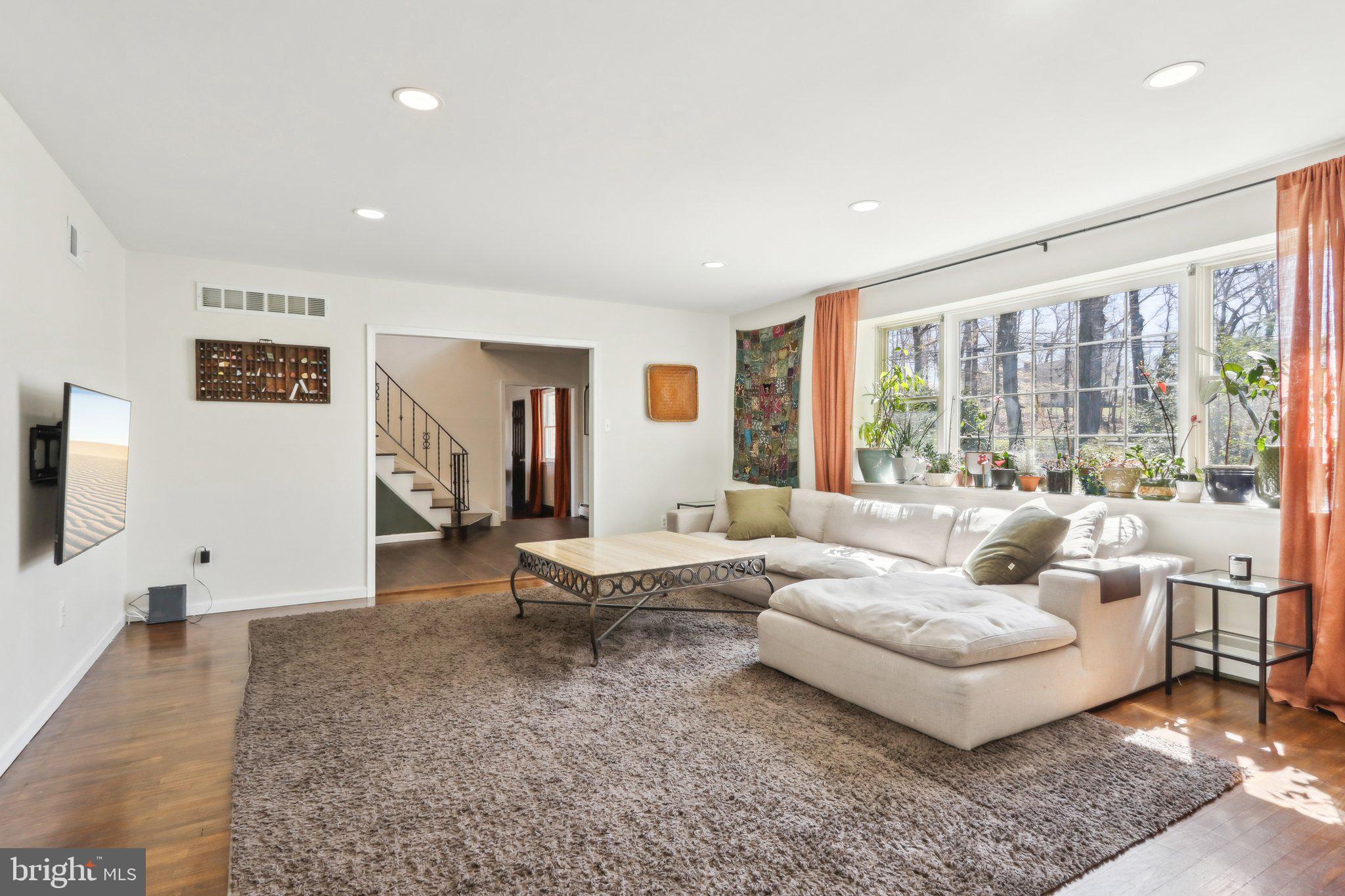 HUNTINGDON VALLEY - Residential