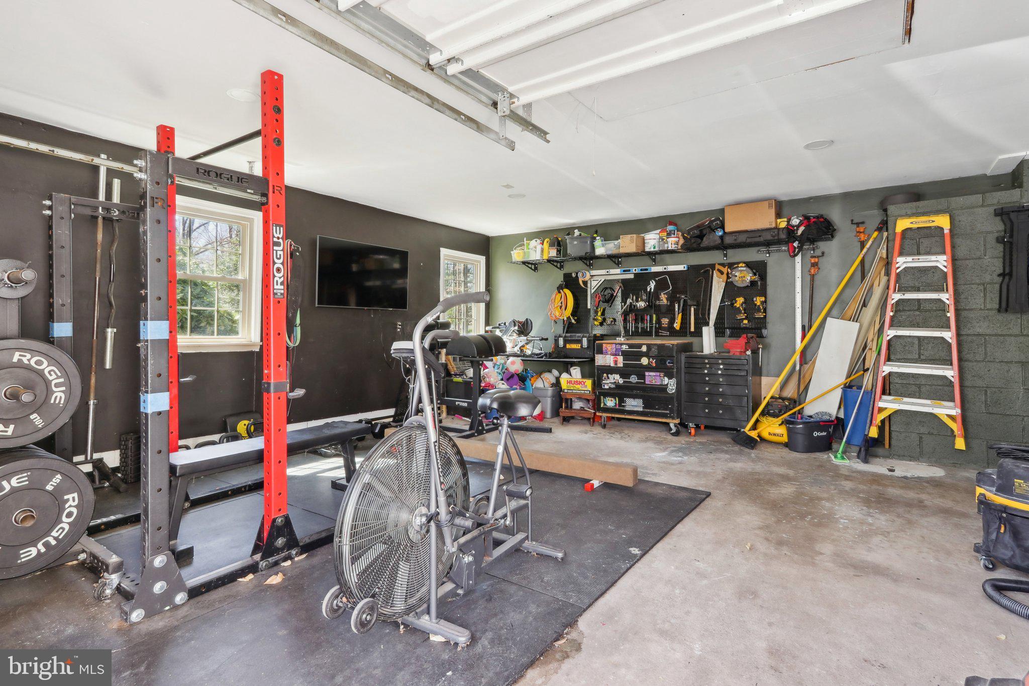 HUNTINGDON VALLEY - Residential