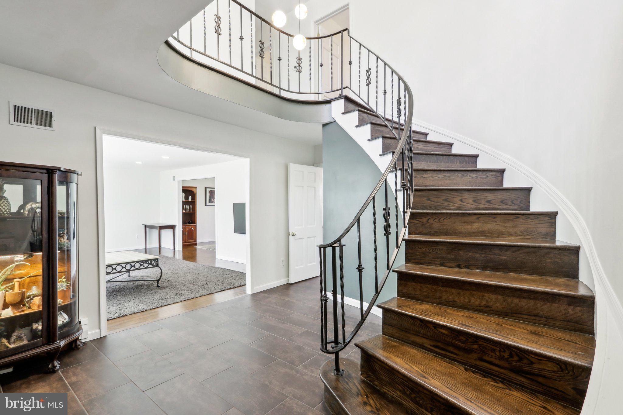 HUNTINGDON VALLEY - Residential