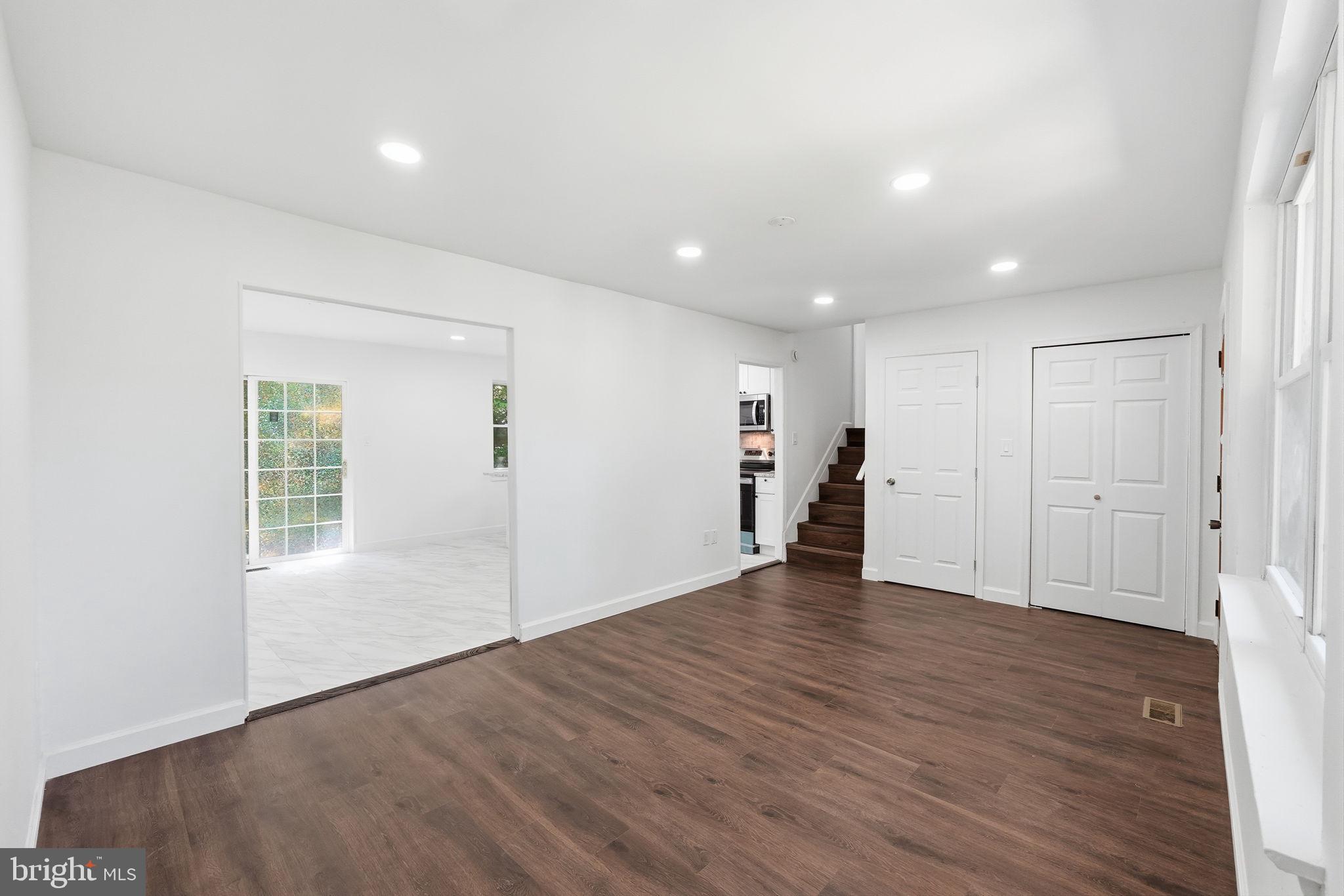 STRAWBERRY HILLS - Residential