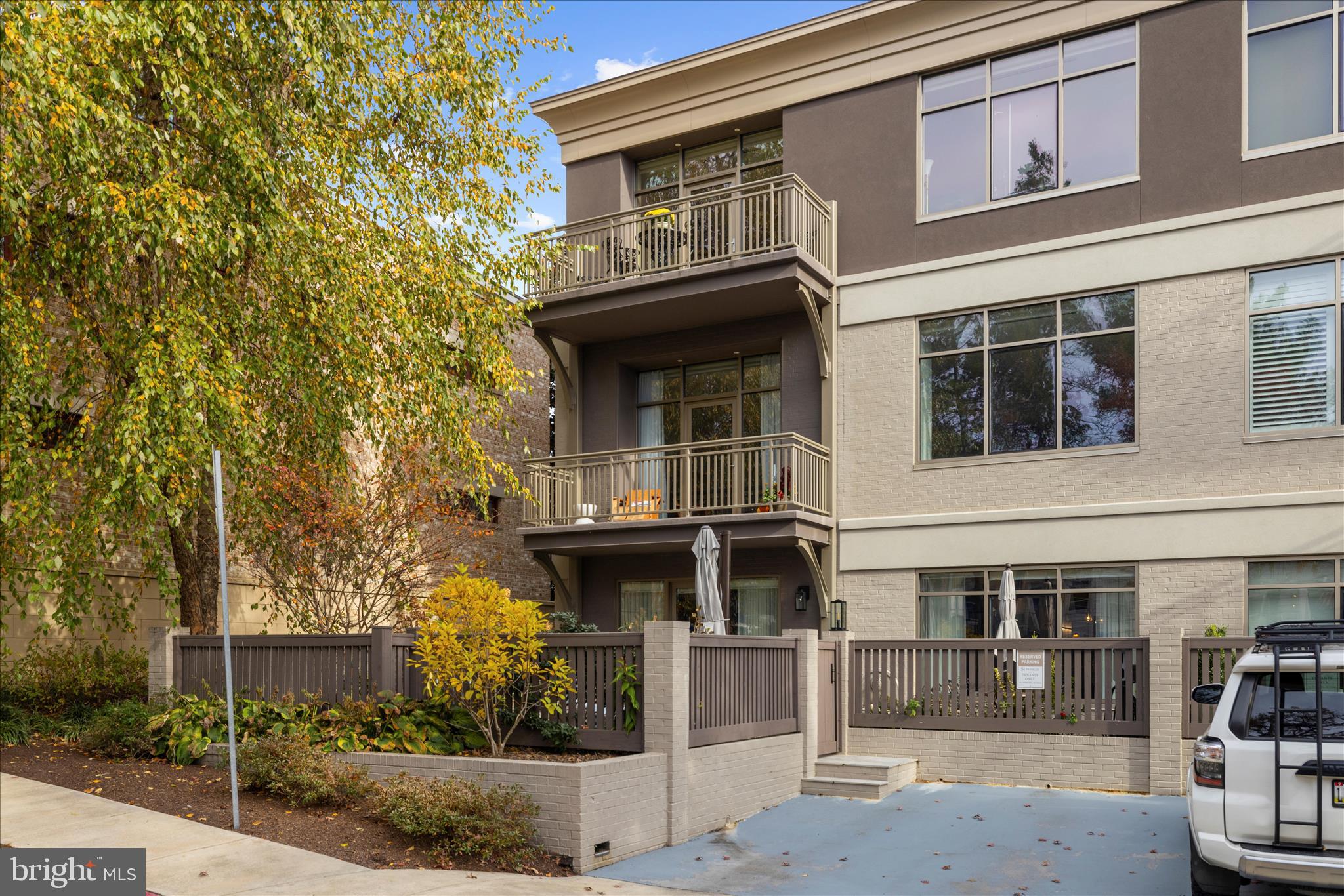 MURRAY HILL - Residential