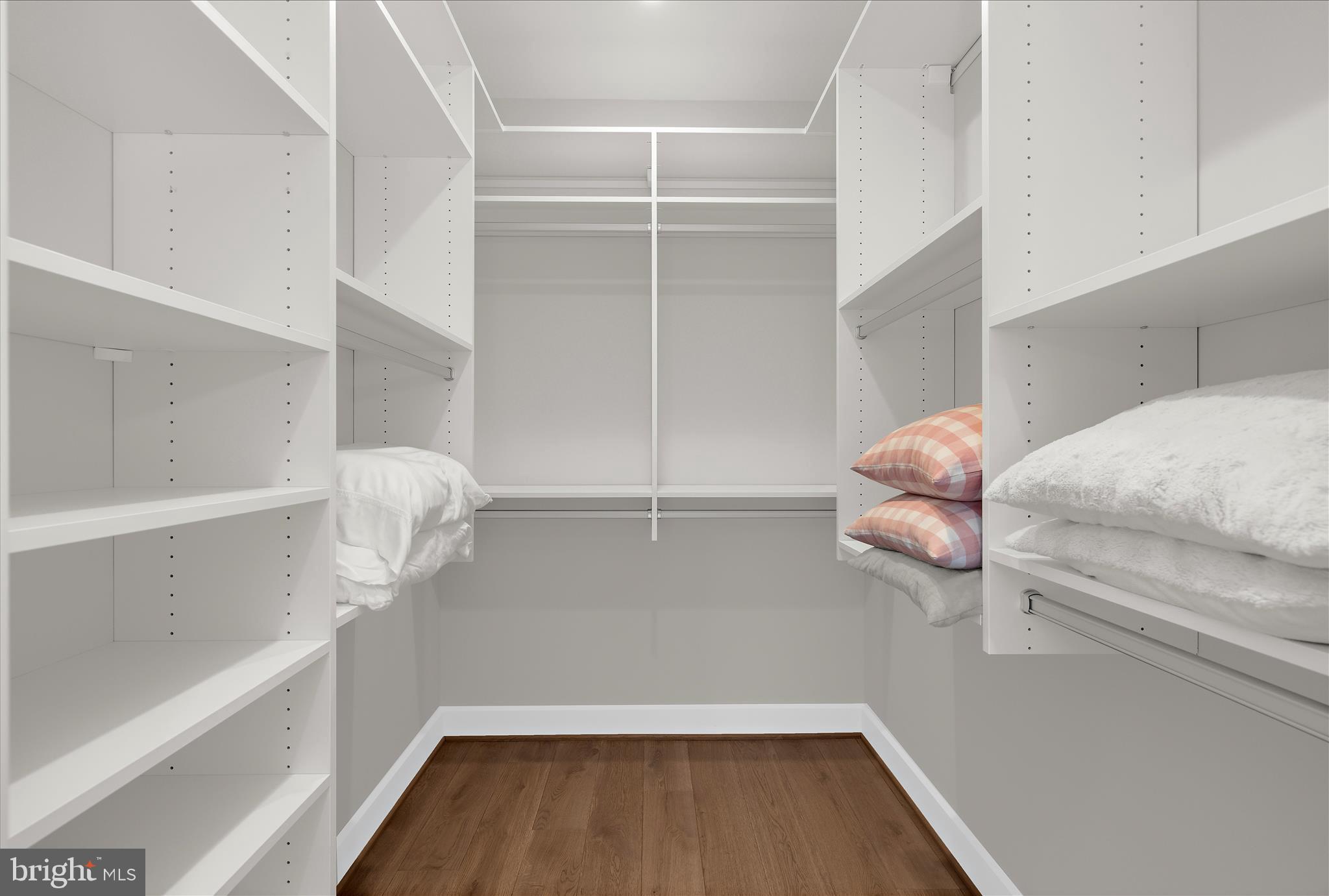 MURRAY HILL - Residential