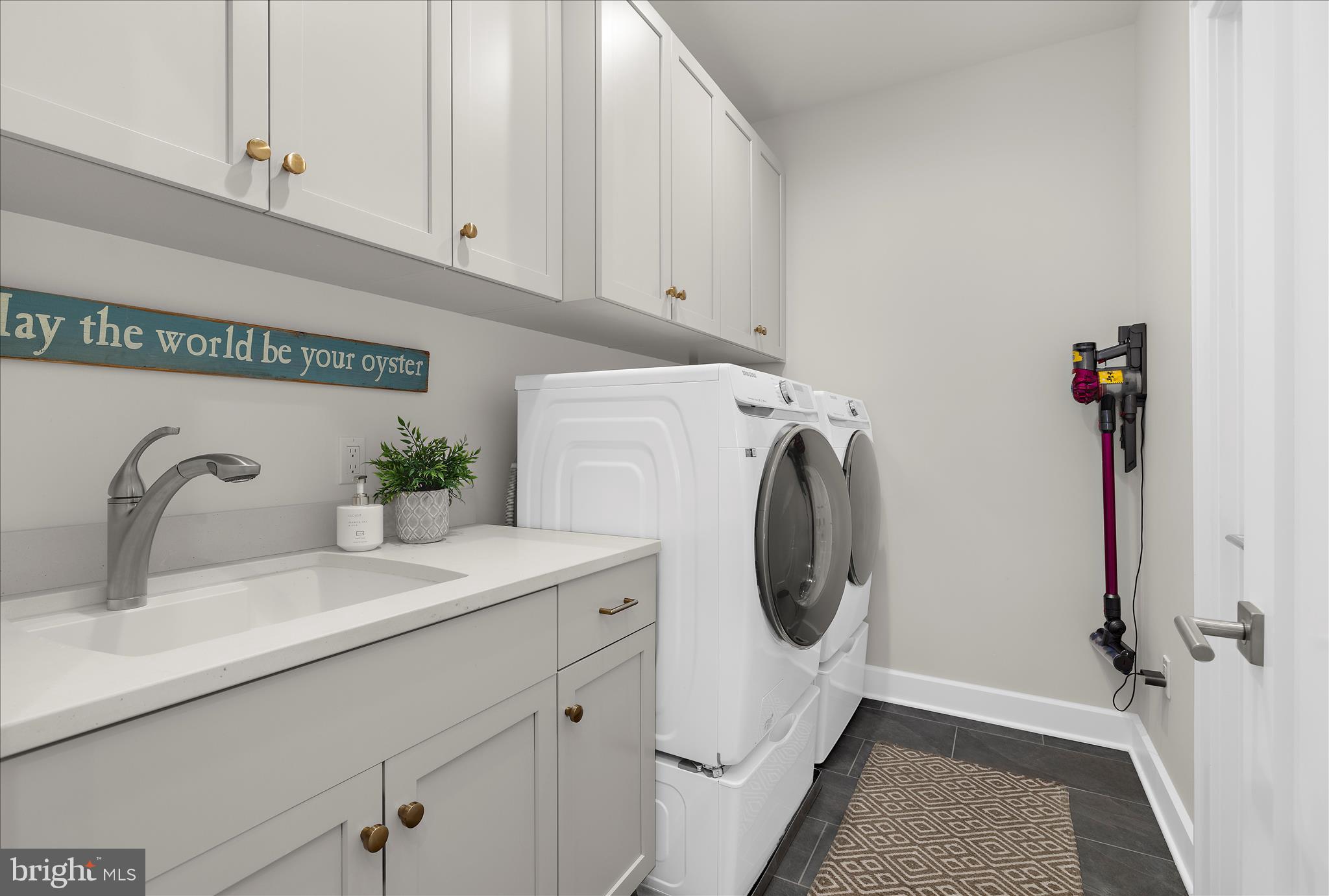 MURRAY HILL - Residential