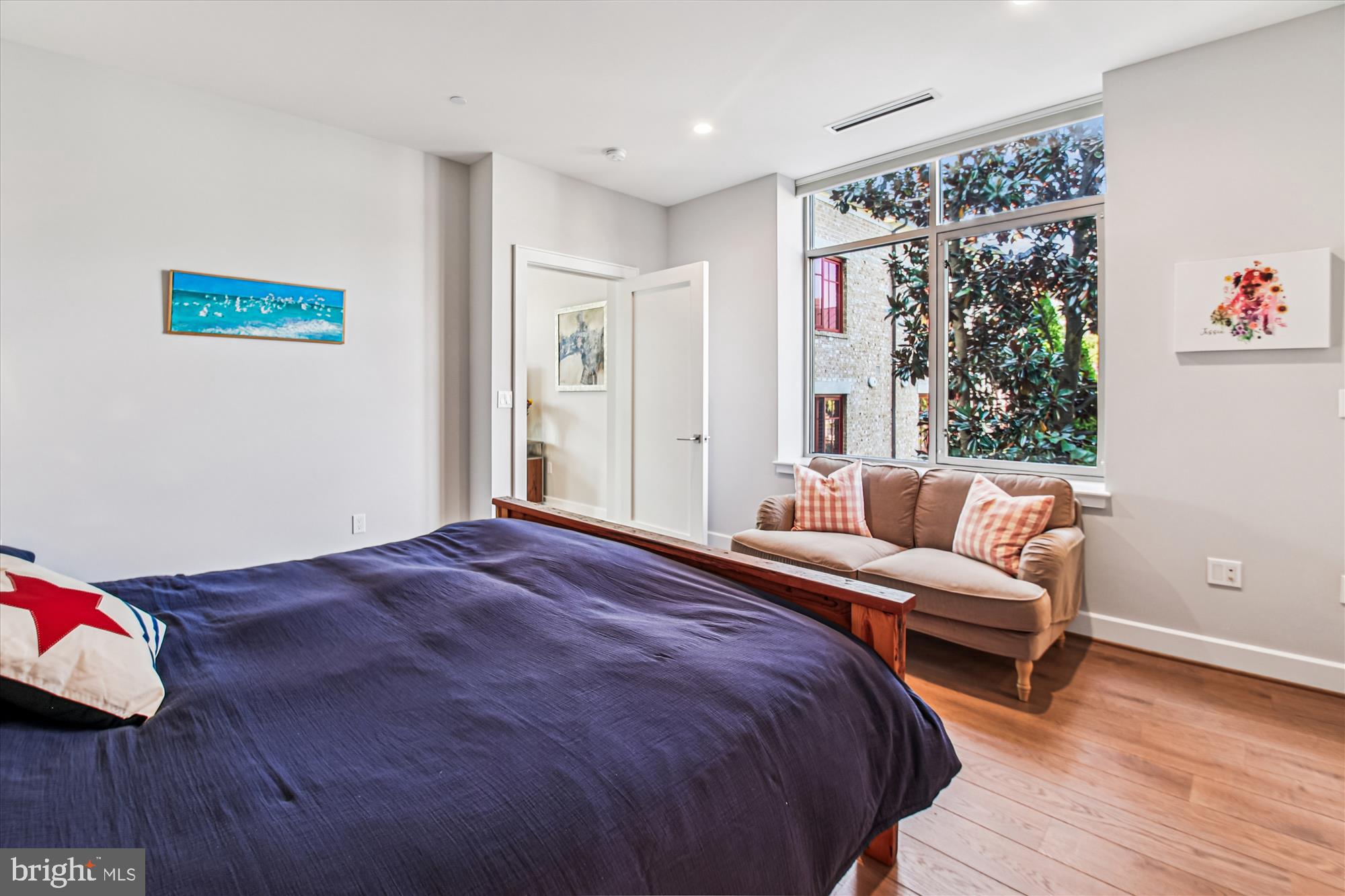 MURRAY HILL - Residential