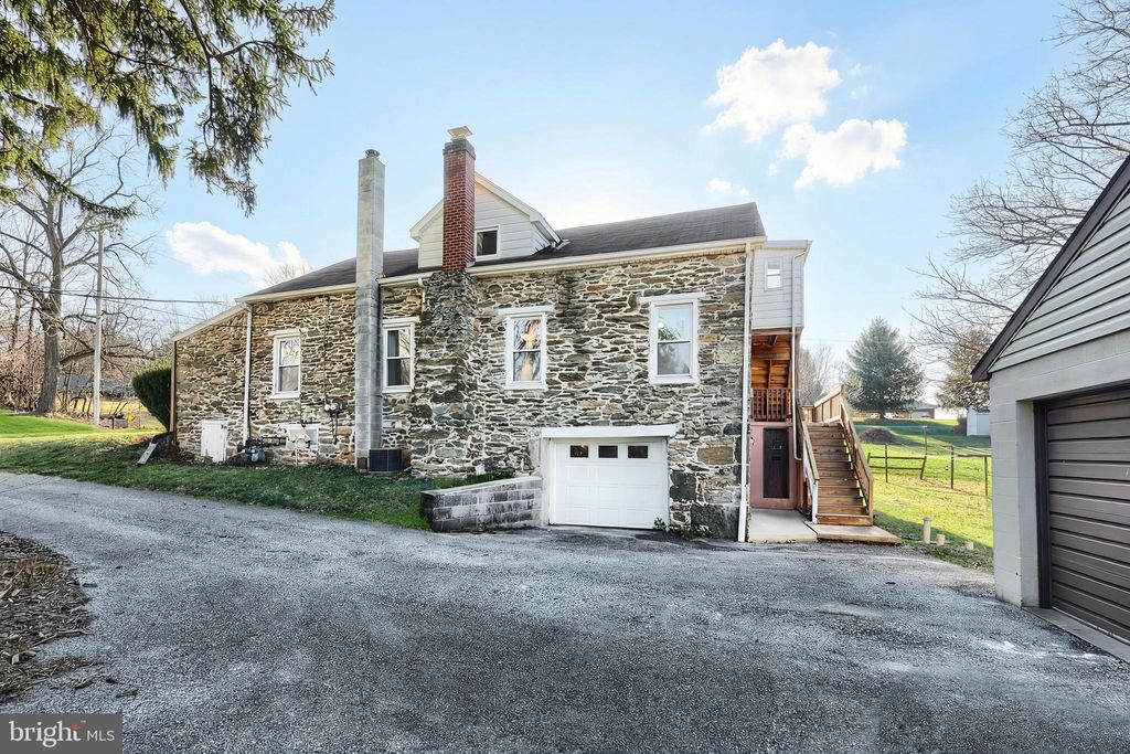 Photo of 9446 - 9448 E Springfield Road, SEVEN VALLEYS, PA 17360 (MLS # PAYK2094858)