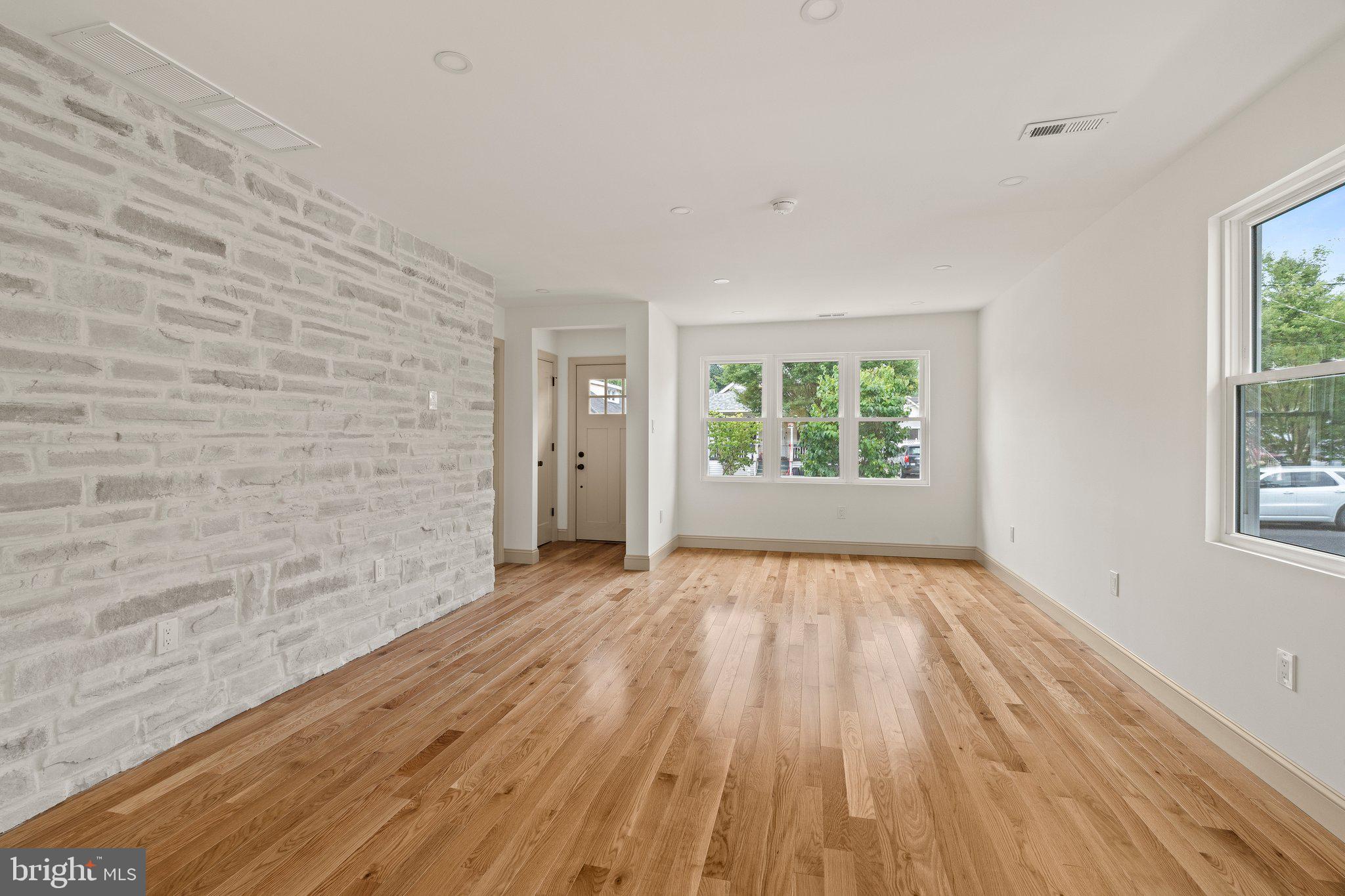 53 E COLLINGSWOOD AVENUE