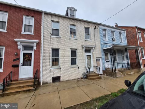 553 WALNUT STREET COLUMBIA PA 17512
