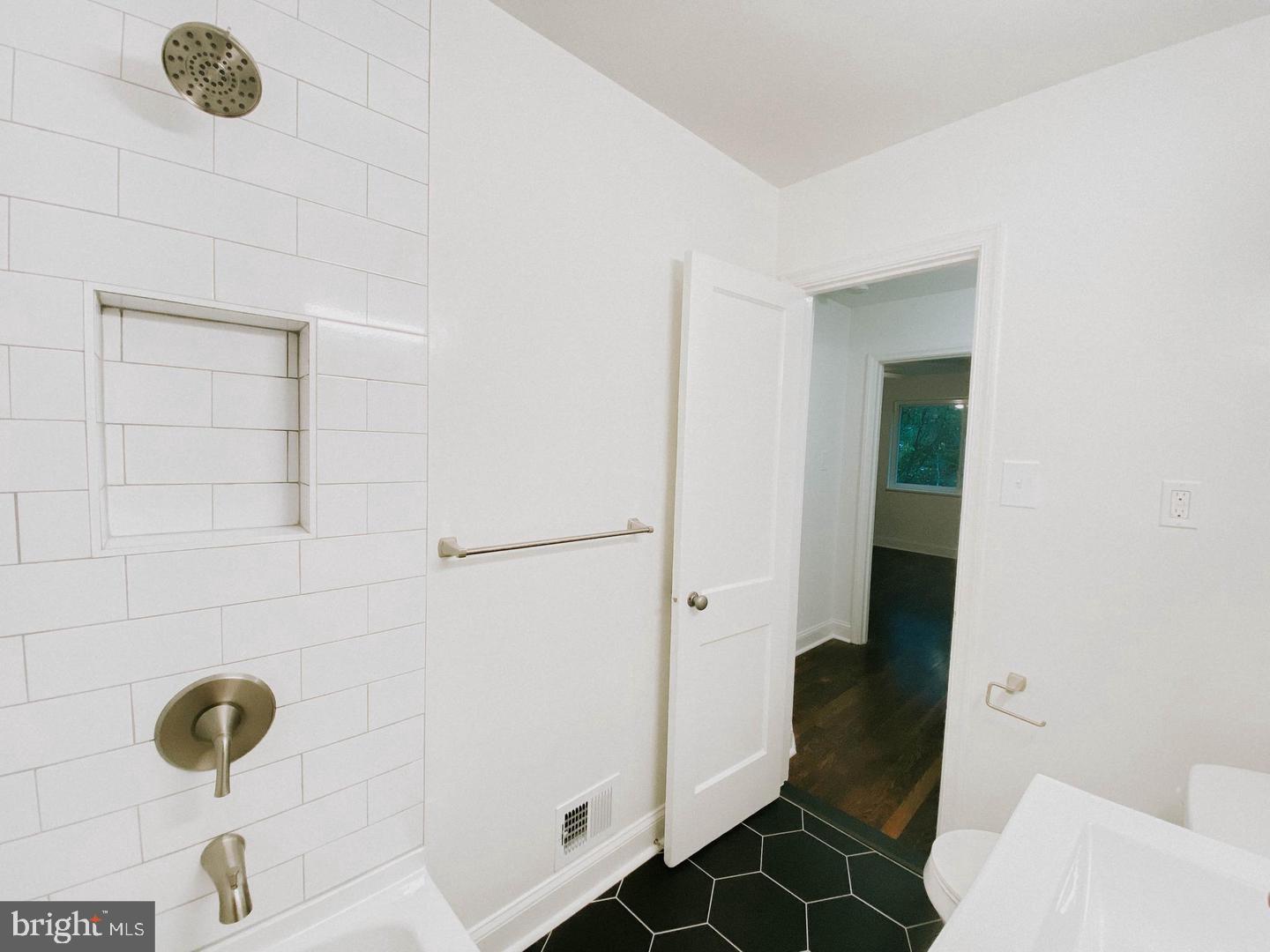 ROSEMONT/DEL RAY - Residential Lease